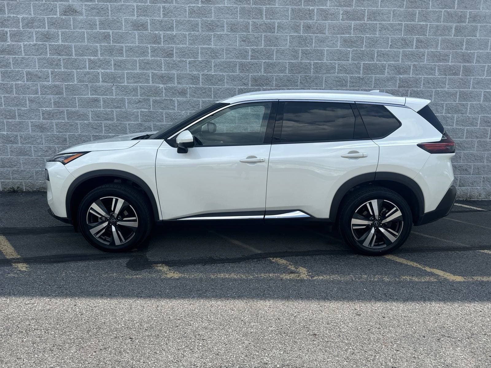 Used 2023 Nissan Rogue SL with VIN 5N1BT3CB8PC800340 for sale in Muncy, PA