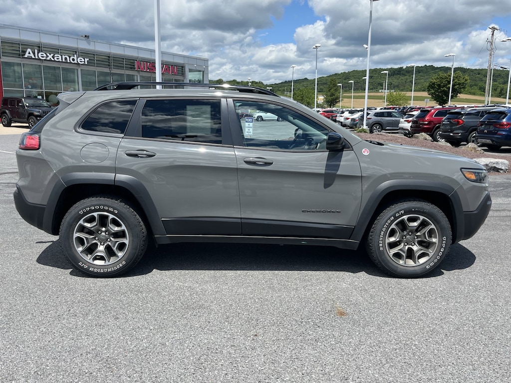 Used 2022 Jeep Cherokee Trailhawk SUV