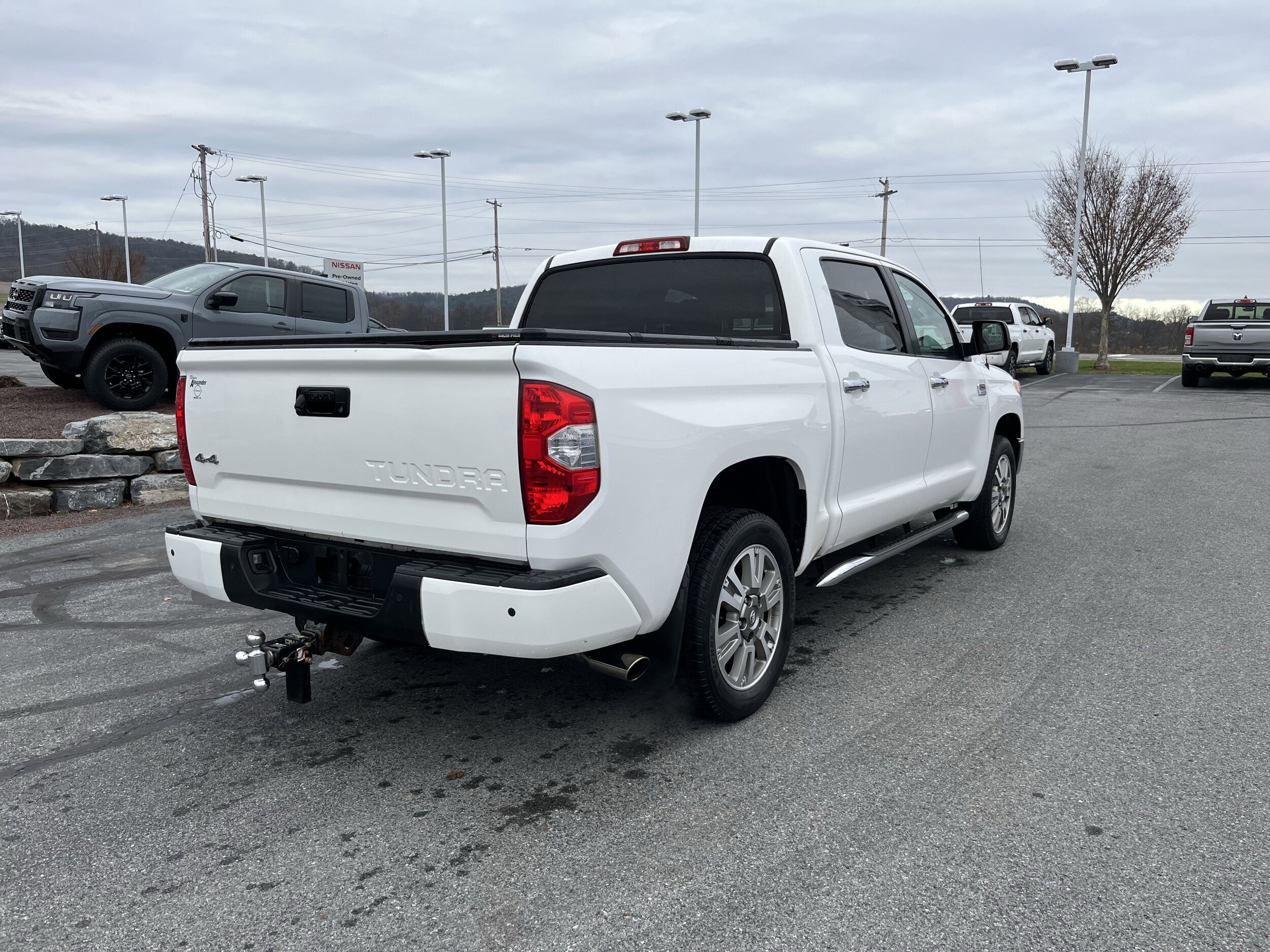 2015 Toyota Tundra CrewMax Platinum photo 3
