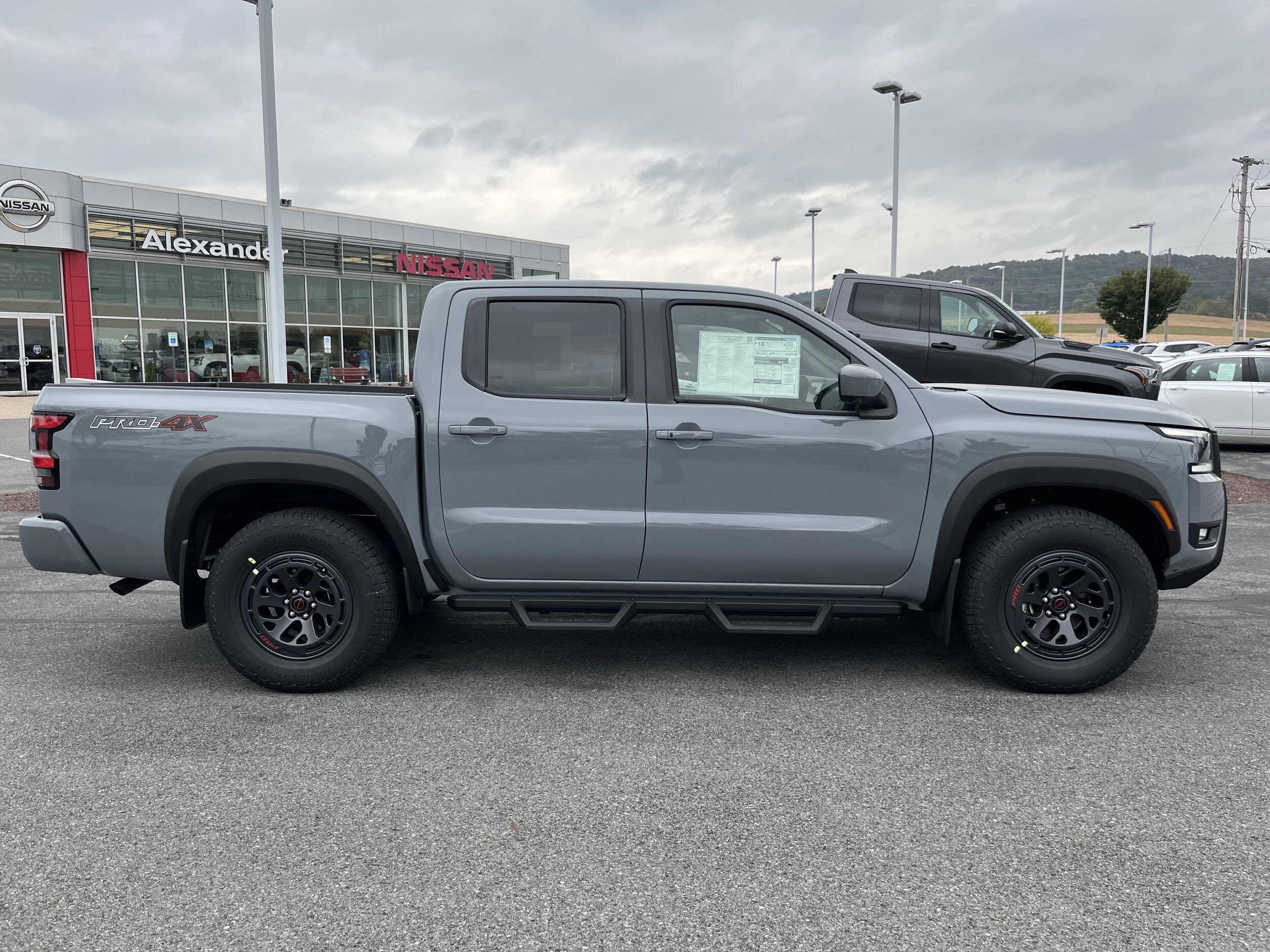 2026 Nissan Frontier PRO-4X photo 2