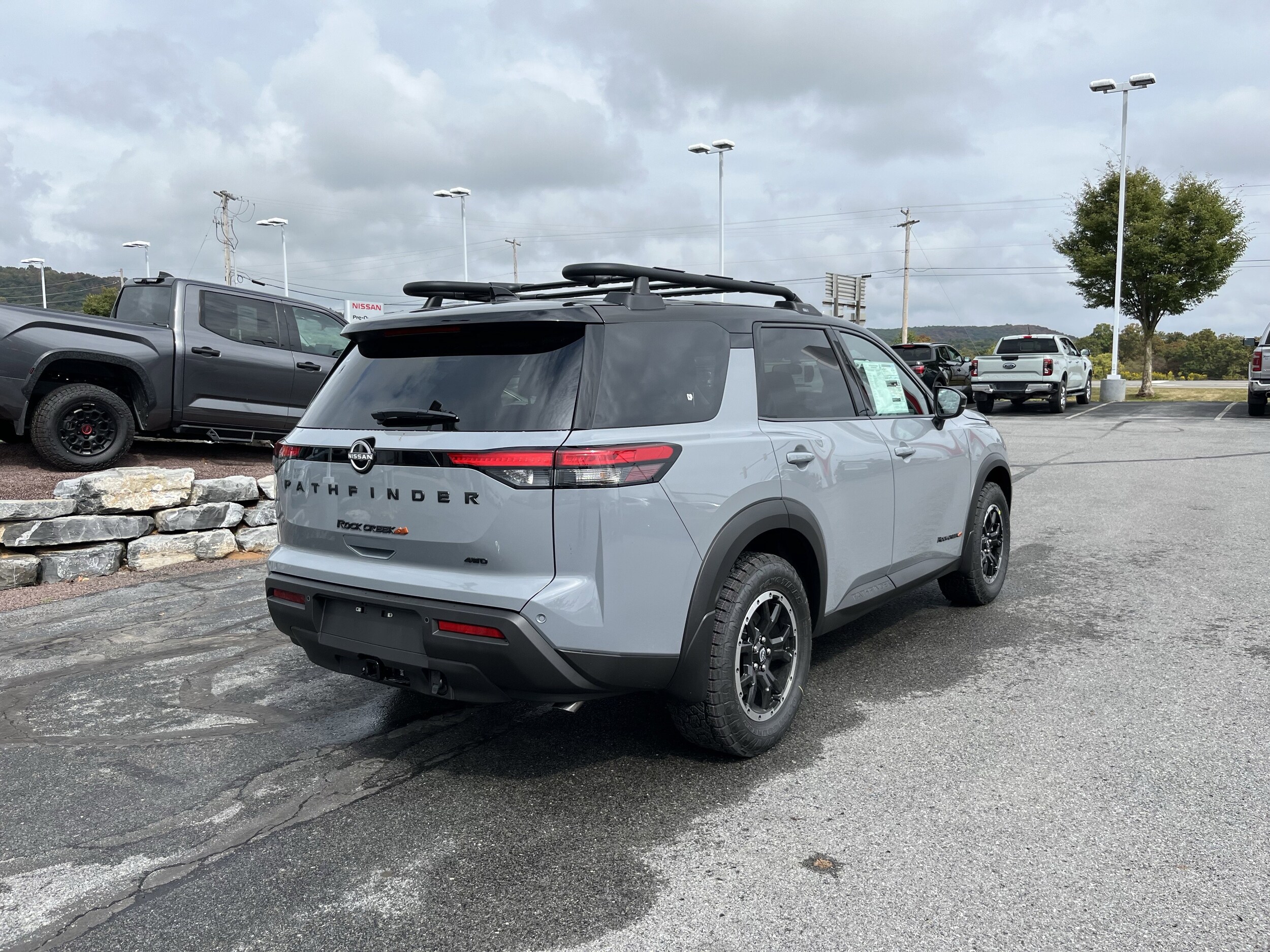 2025 Nissan Pathfinder Rock Creek photo 2