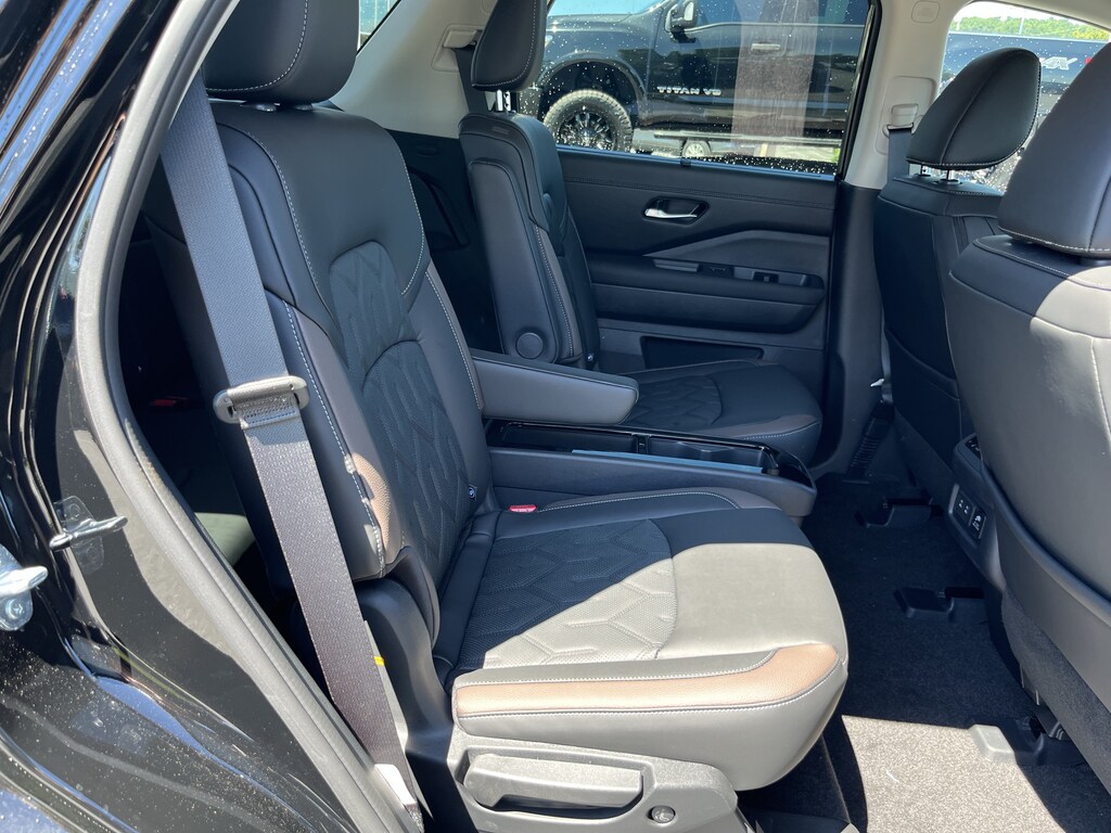 New 2026 Nissan Pathfinder Platinum SUV