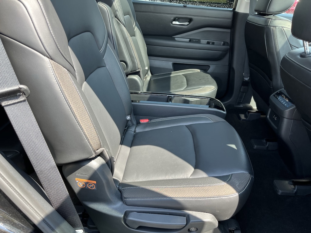 Used 2024 Nissan Pathfinder SL SUV