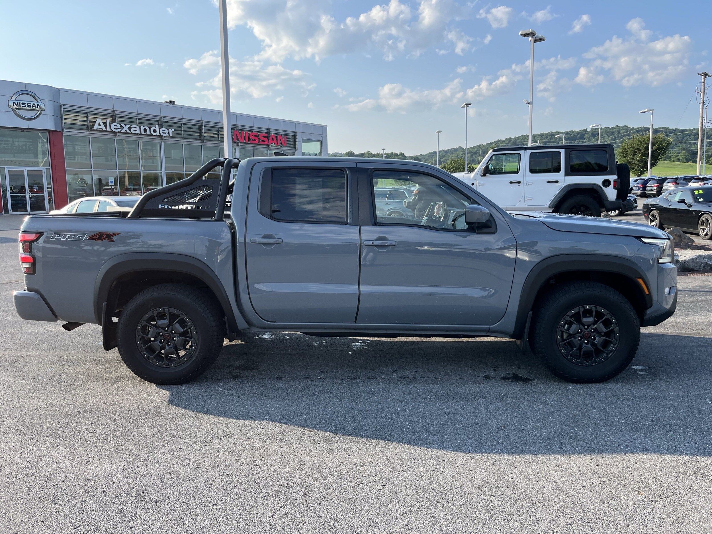2023 Nissan Frontier Crew Cab PRO-4X photo 2