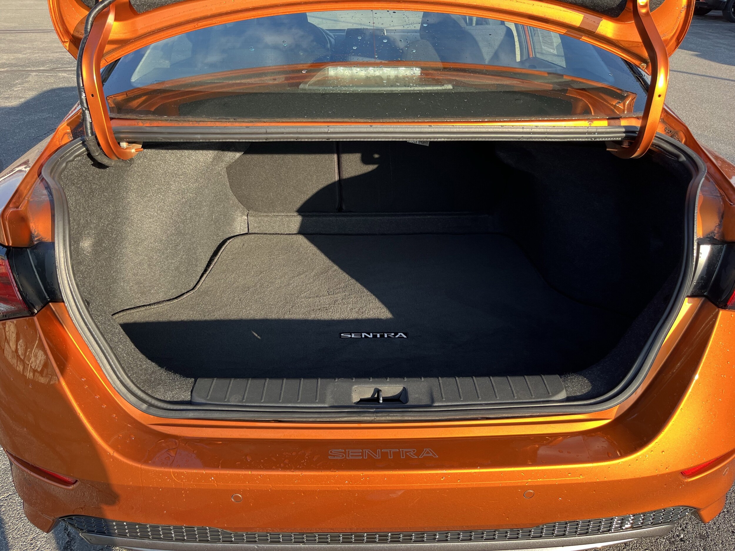 2022 Nissan Sentra SR photo 3