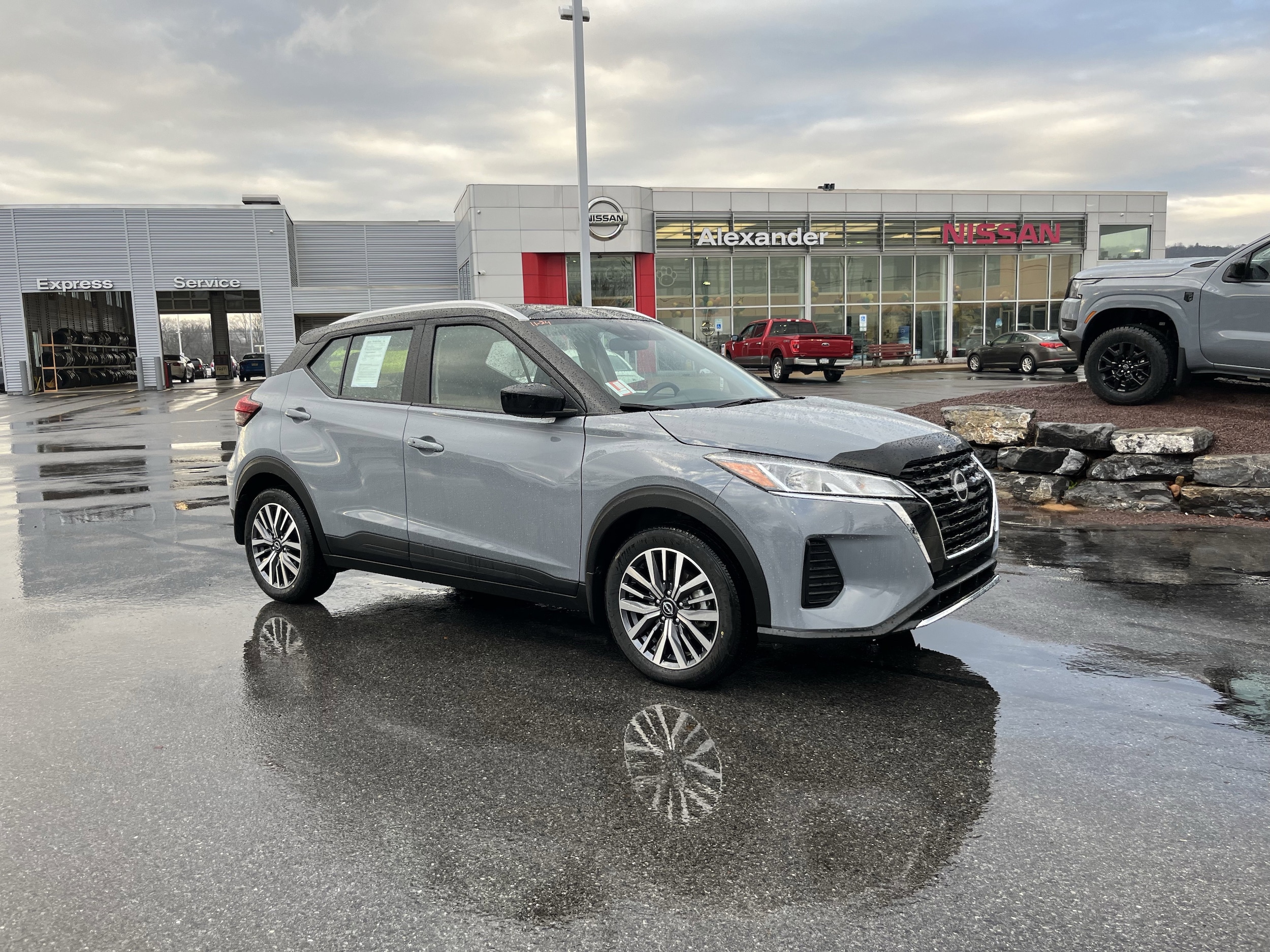 2024 Nissan Kicks SV's photo