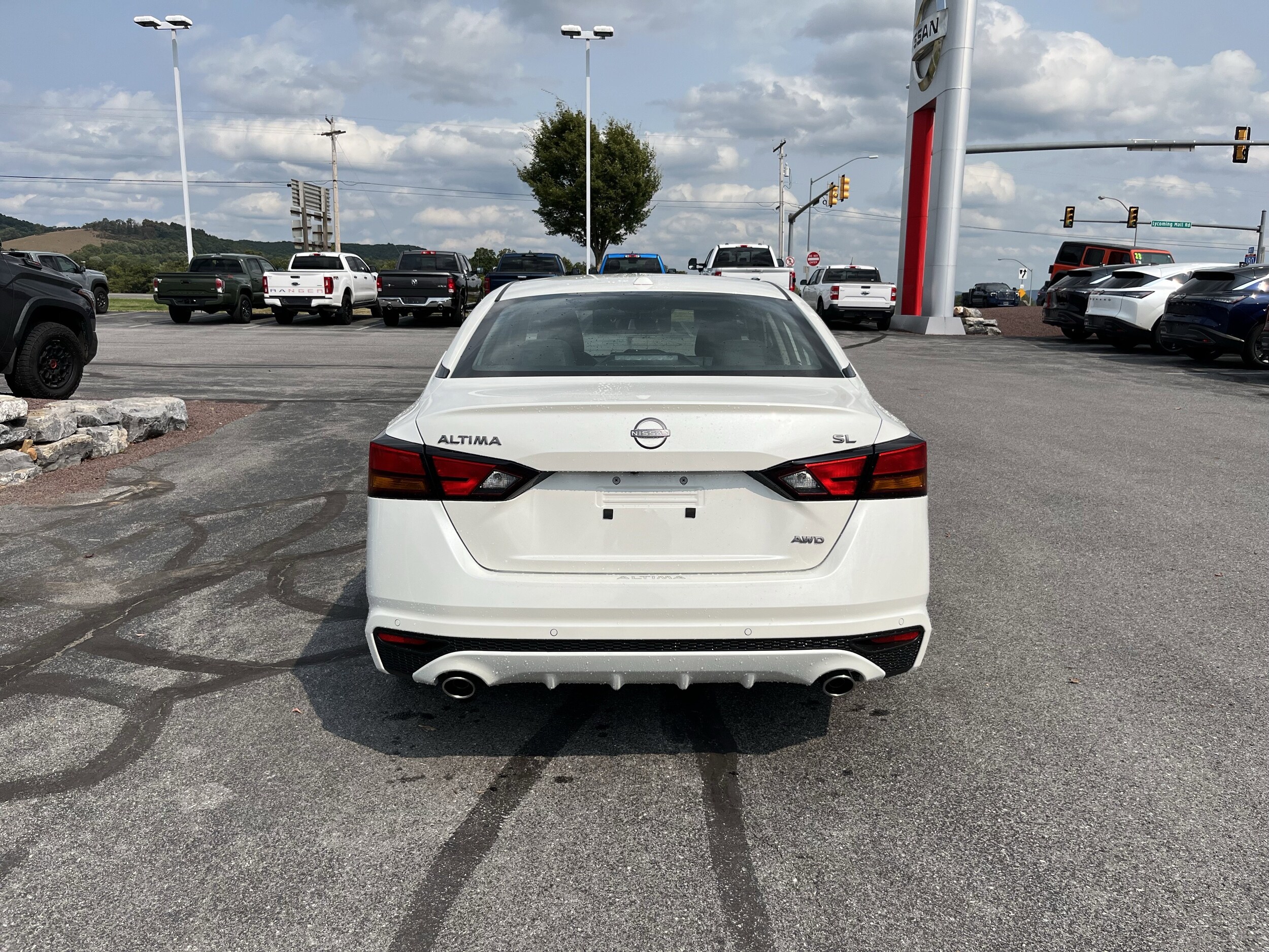 2025 Nissan Altima SL photo 4