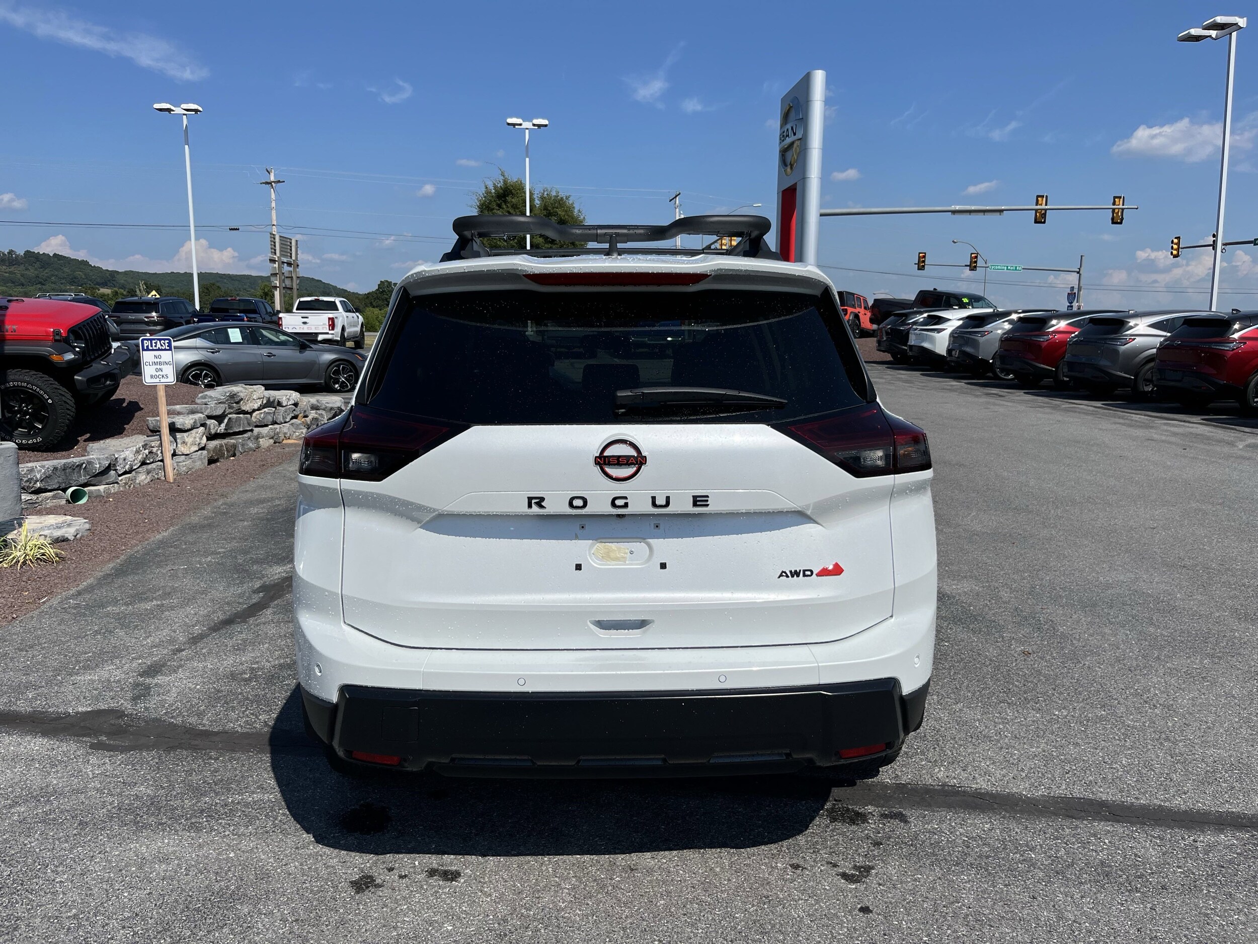 2026 Nissan Rogue SV photo 2