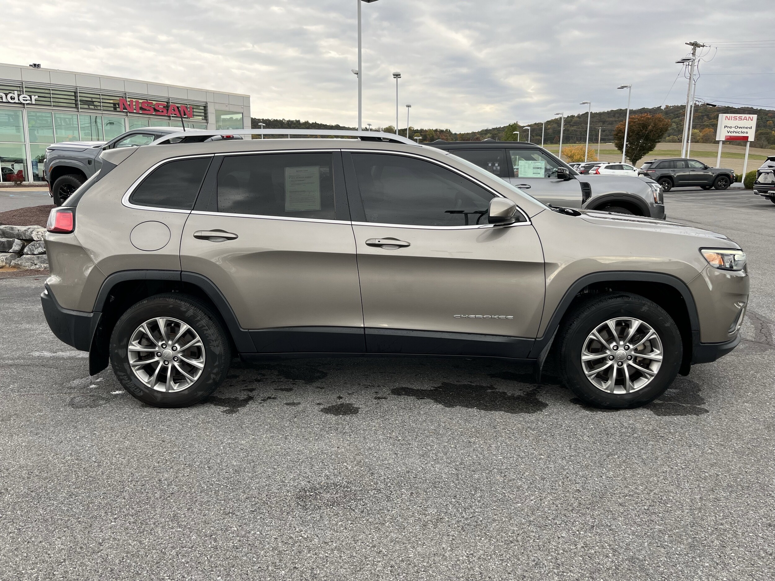 2020 Jeep Cherokee Latitude photo 2
