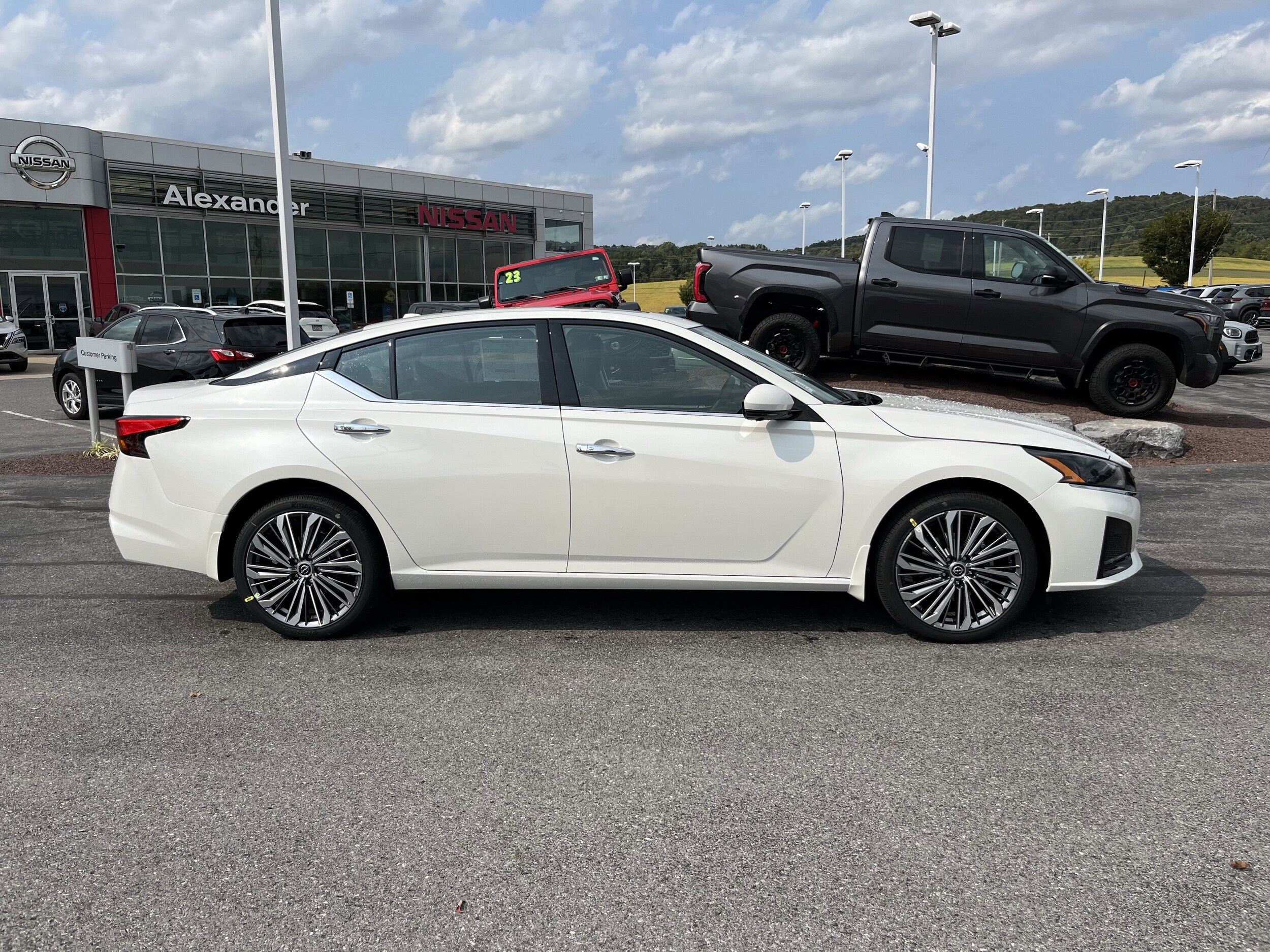 2025 Nissan Altima SL photo 2