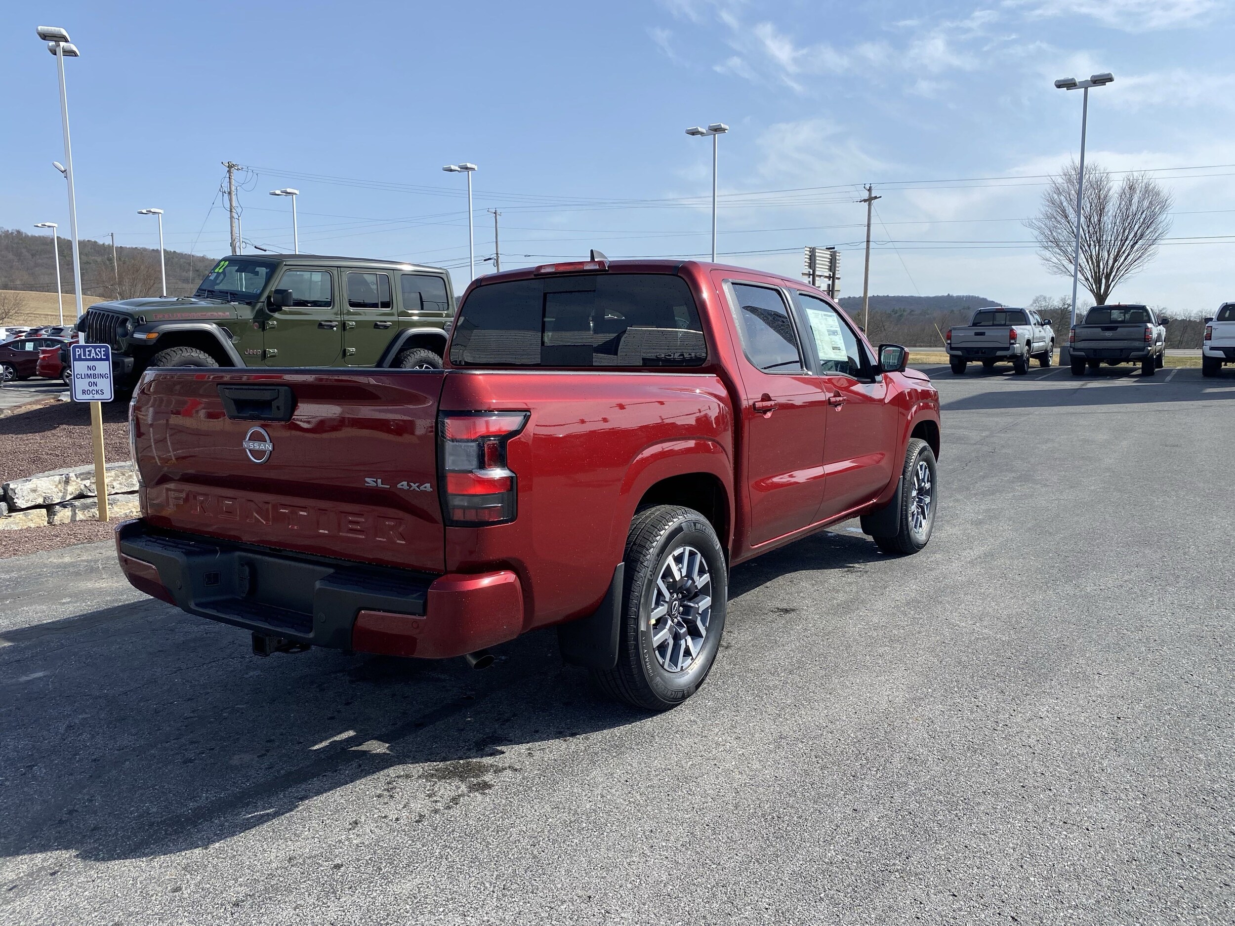 2025 Nissan Frontier SL photo 3
