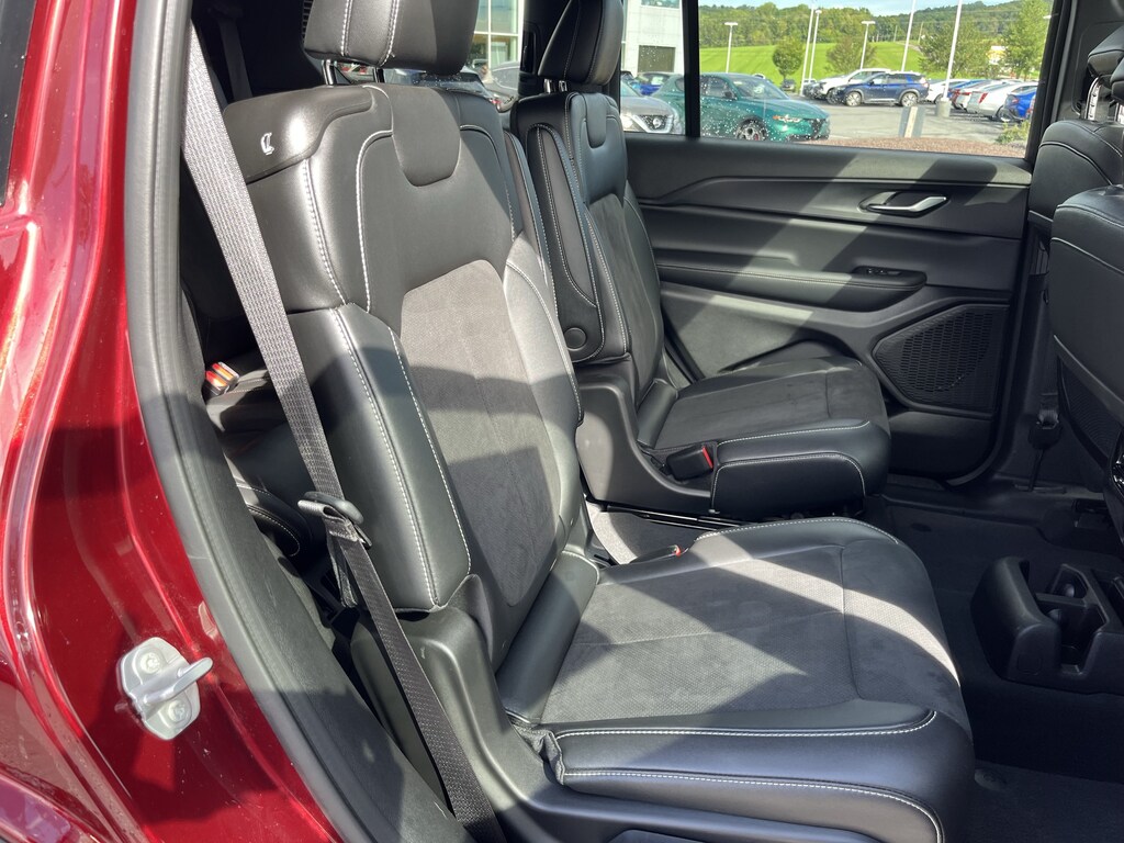 Used 2023 Jeep Grand Cherokee L Laredo SUV