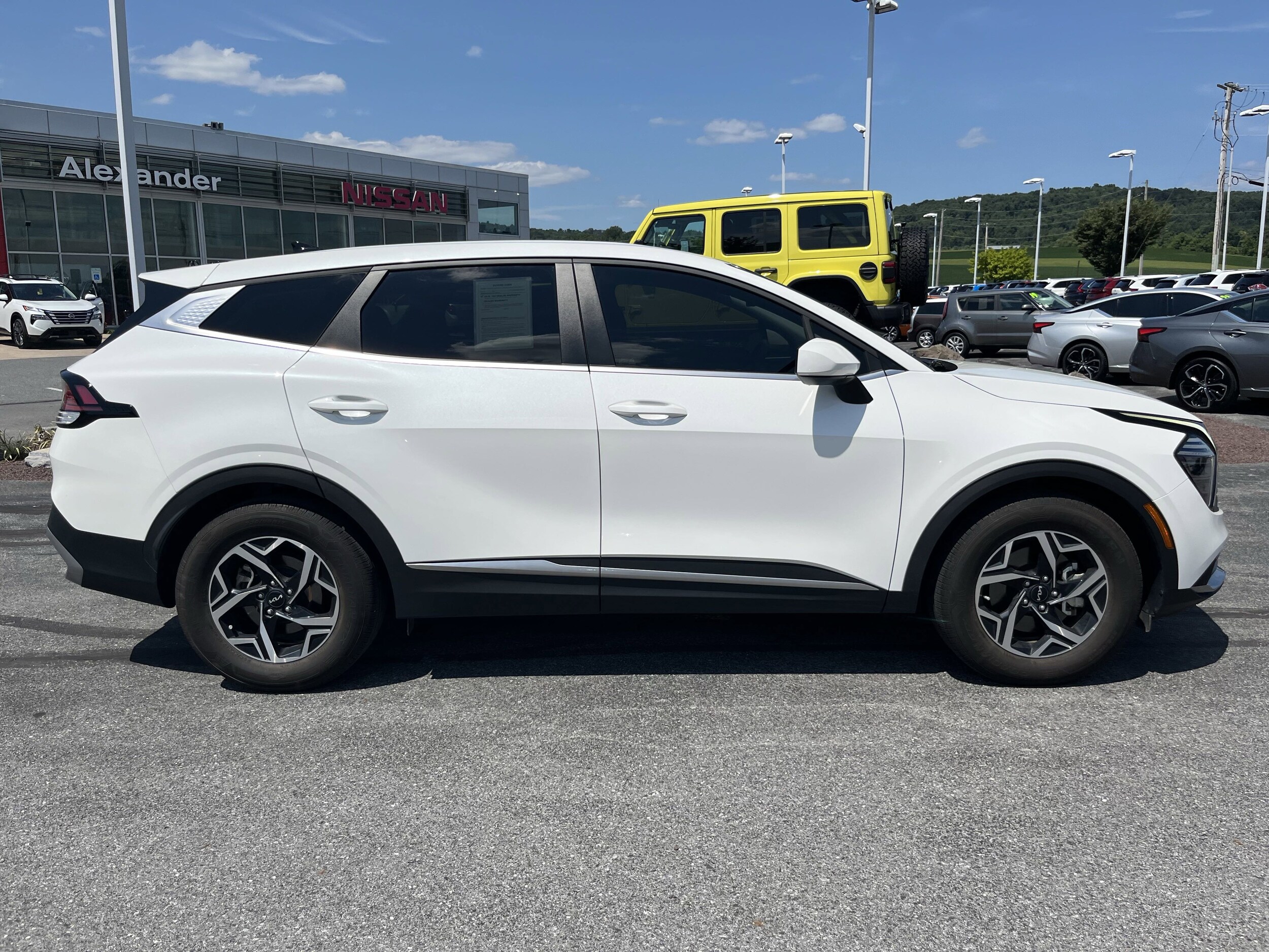 2024 Kia Sportage LX photo 2