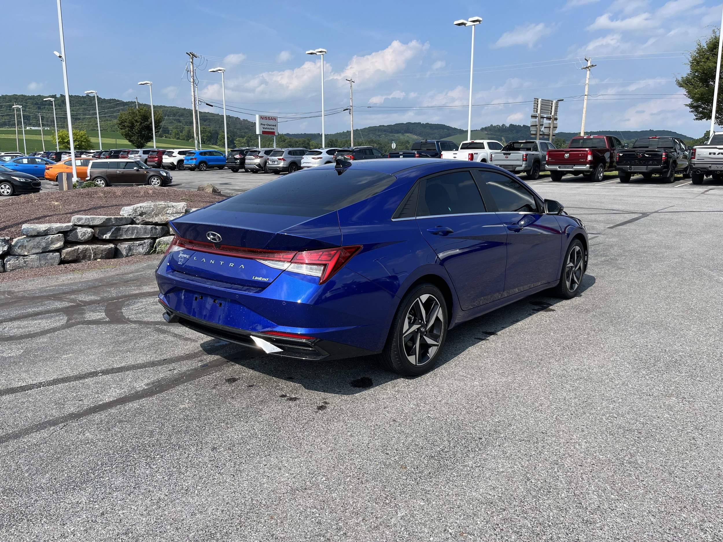 2023 Hyundai Elantra Limited photo 2