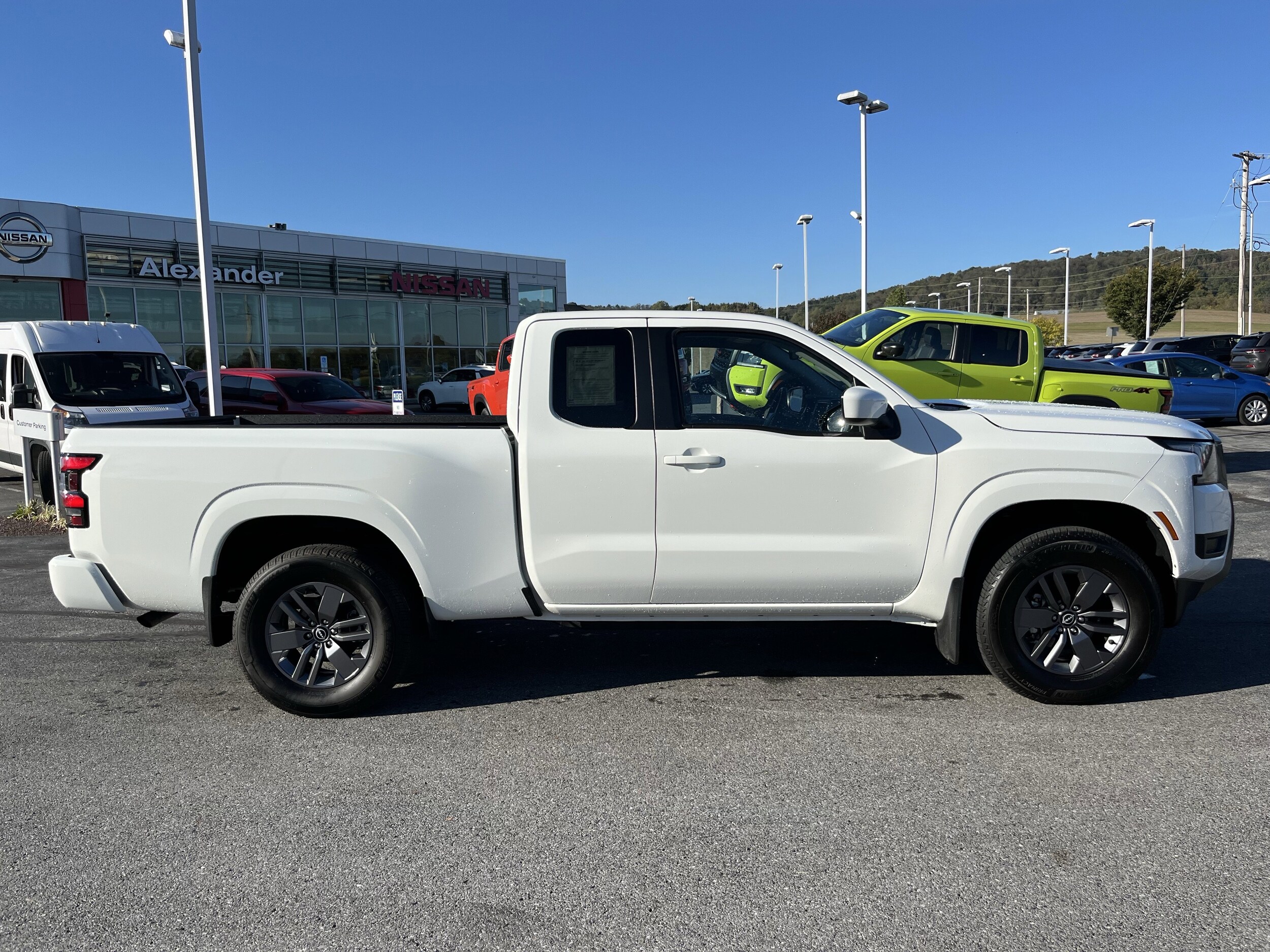 2025 Nissan Frontier King Cab SV photo 2