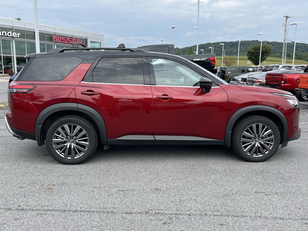 Used 2024 Nissan Pathfinder SL SUV