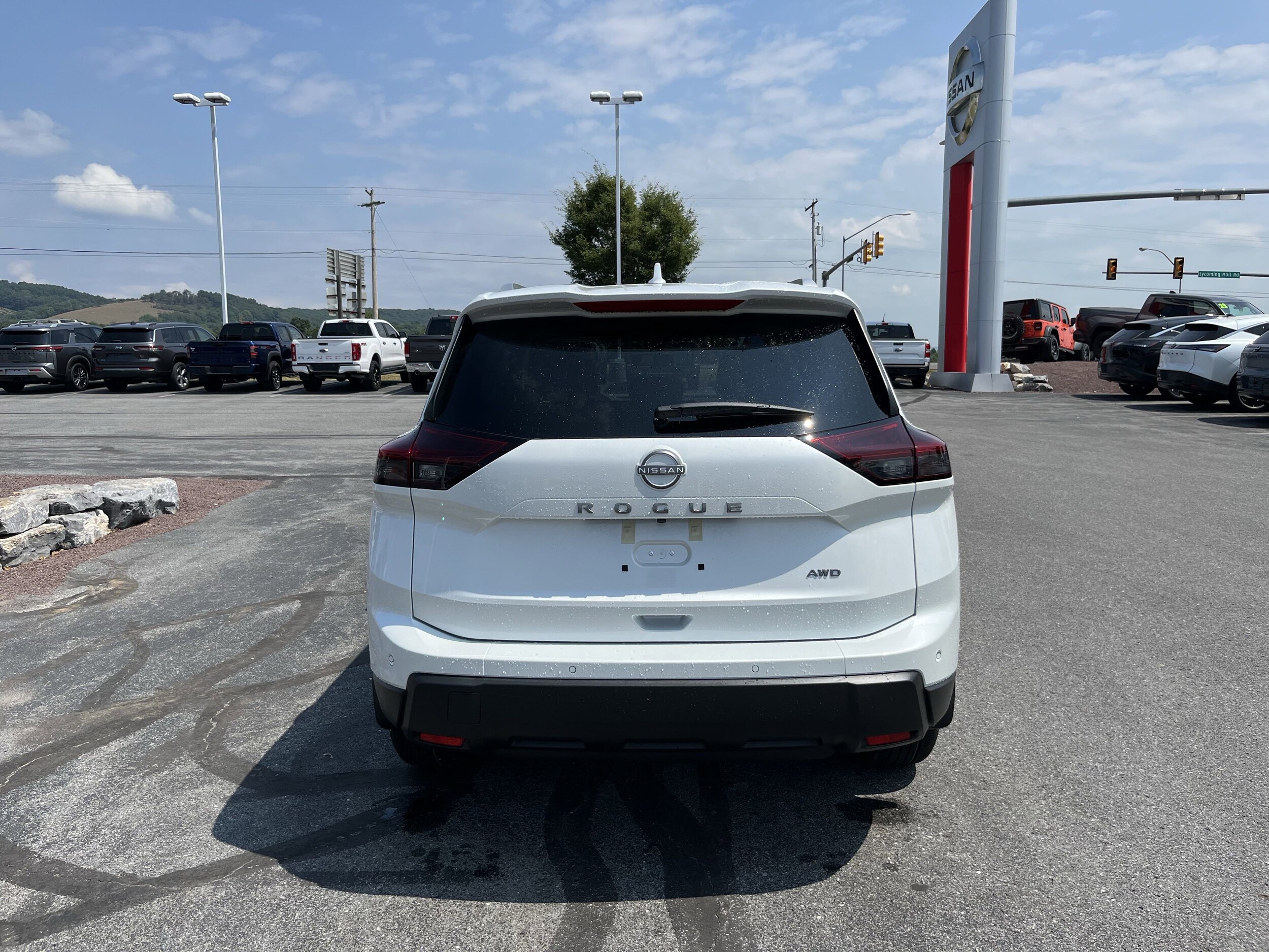 2026 Nissan Rogue SV photo 3