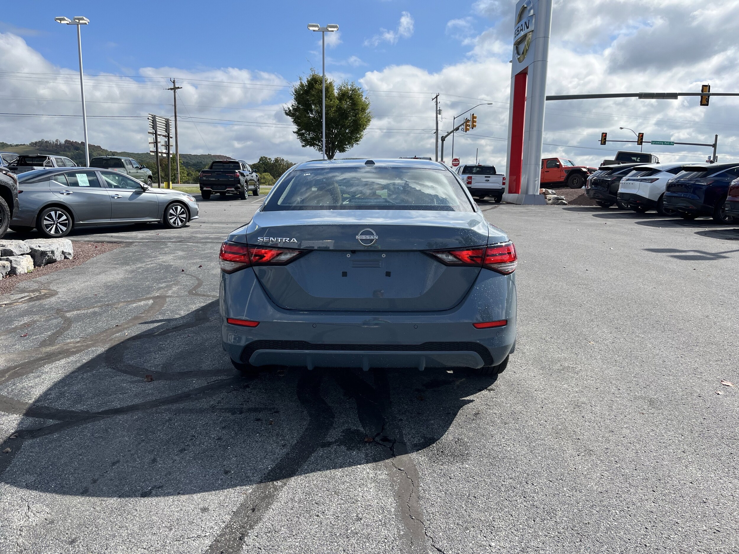 2025 Nissan Sentra SV photo 4