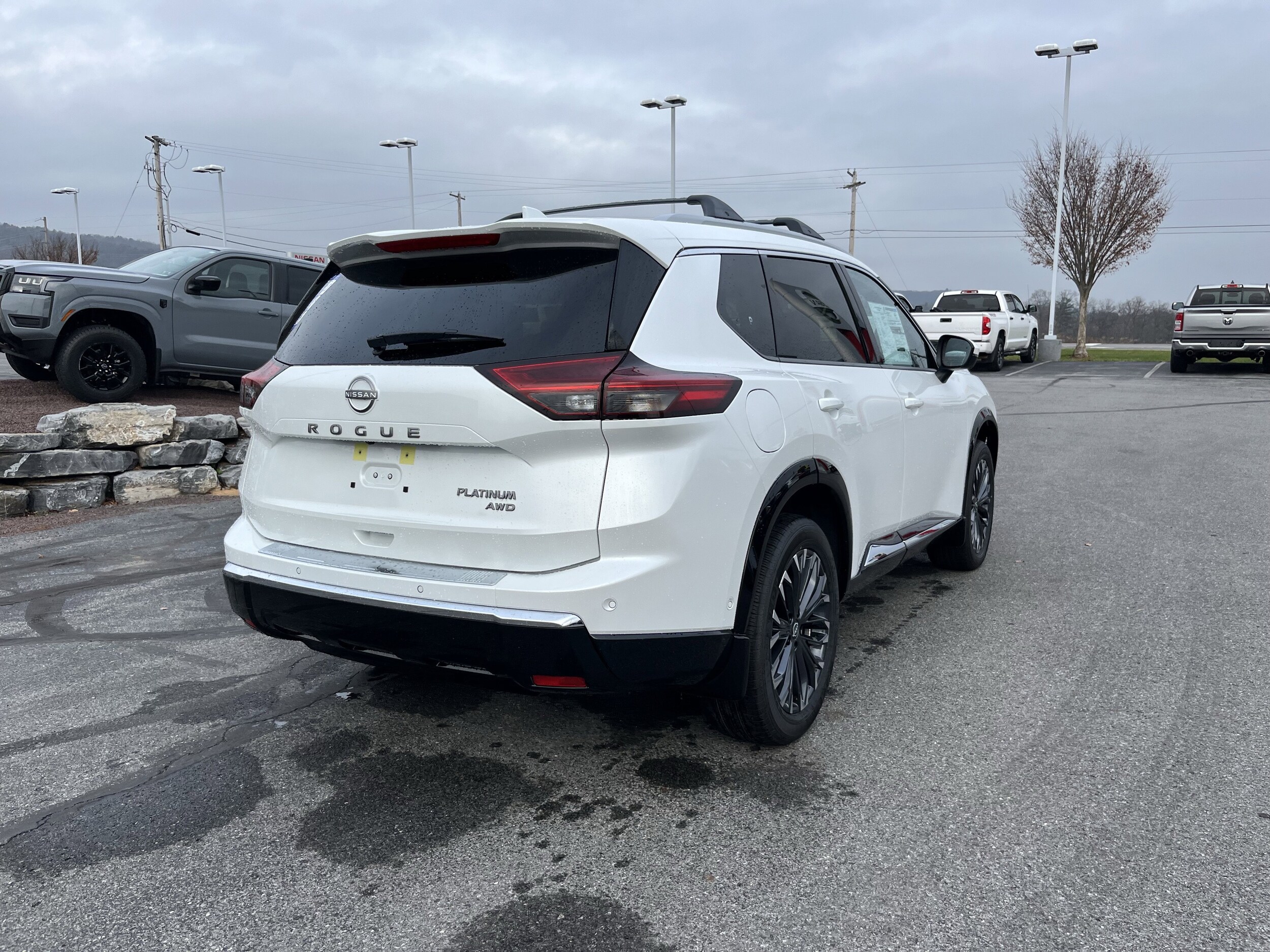 2026 Nissan Rogue Platinum photo 2