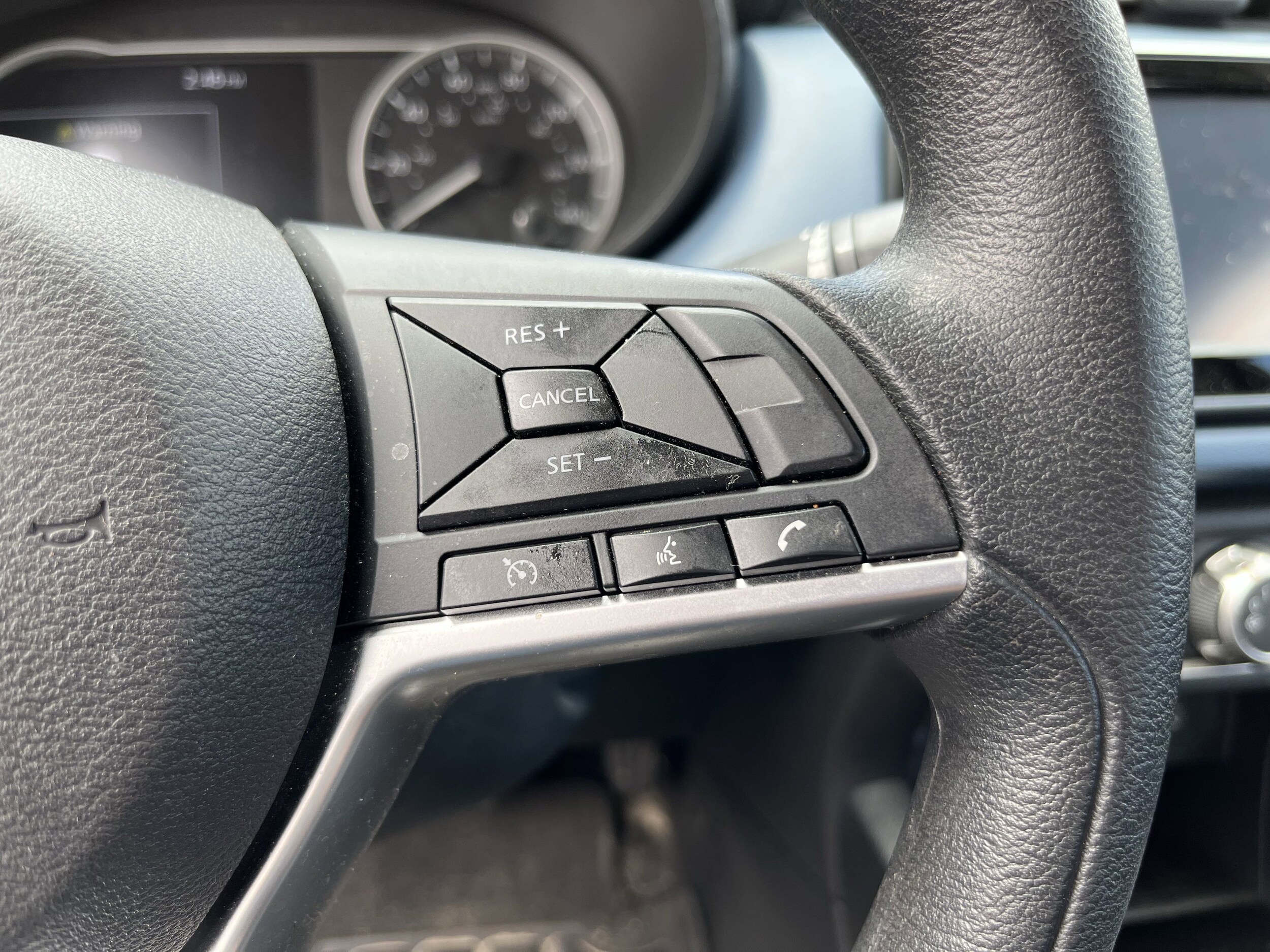 2025 Nissan Versa 1.6 SV photo 4