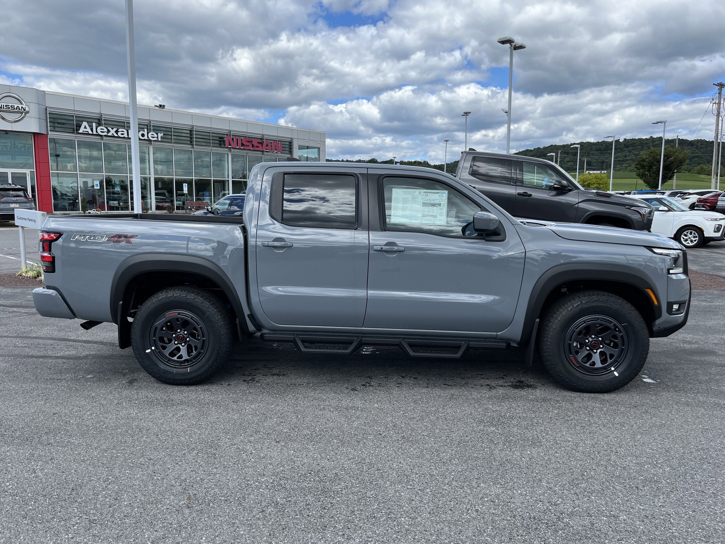2025 Nissan Frontier PRO-4X photo 2