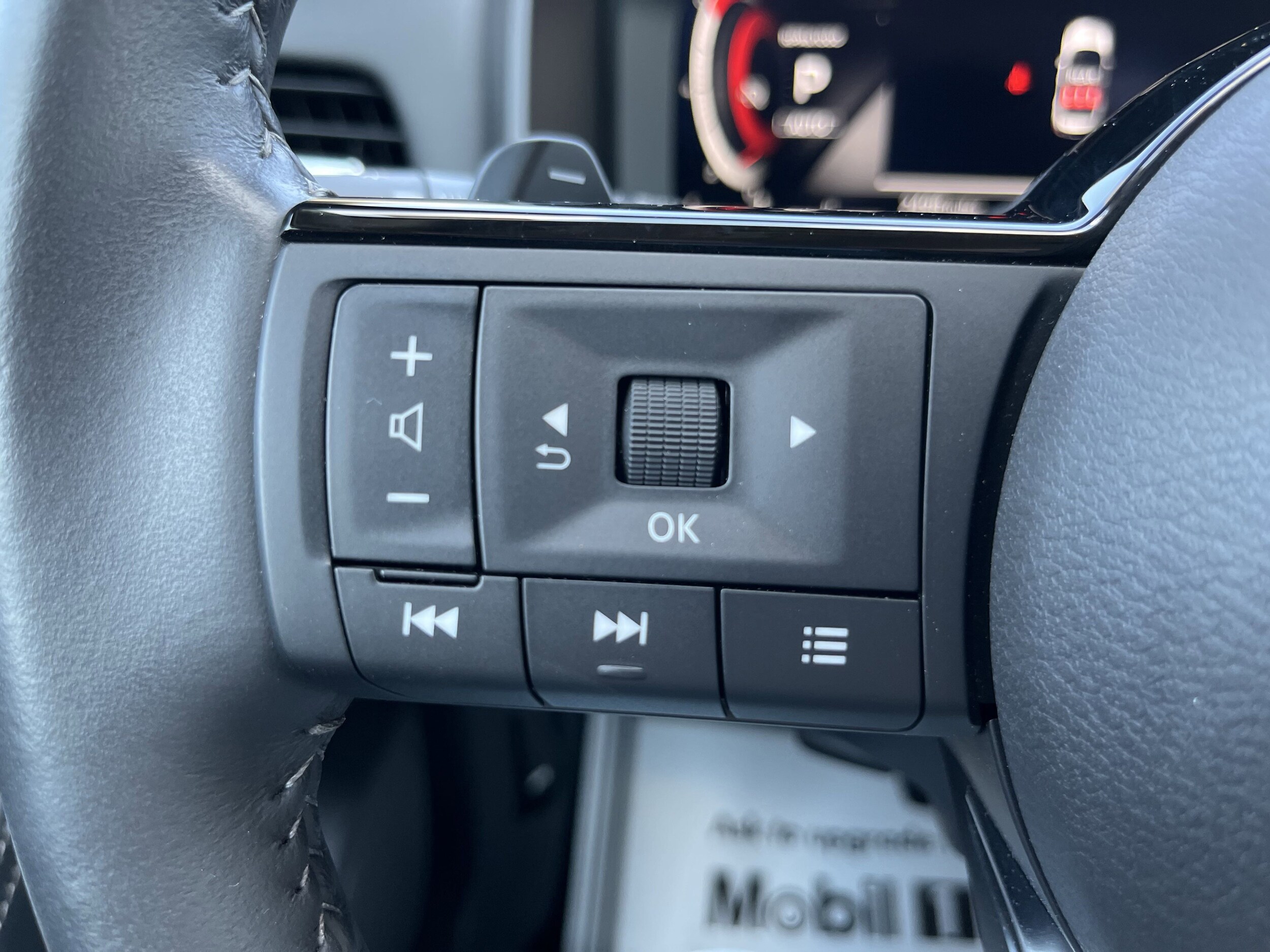 2024 Nissan Rogue AWD SL photo 3