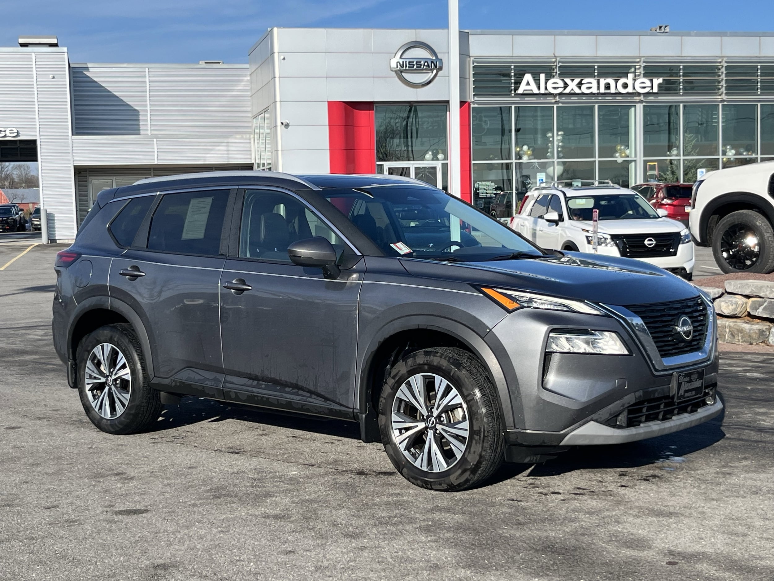 2023 Nissan Rogue SV's photo