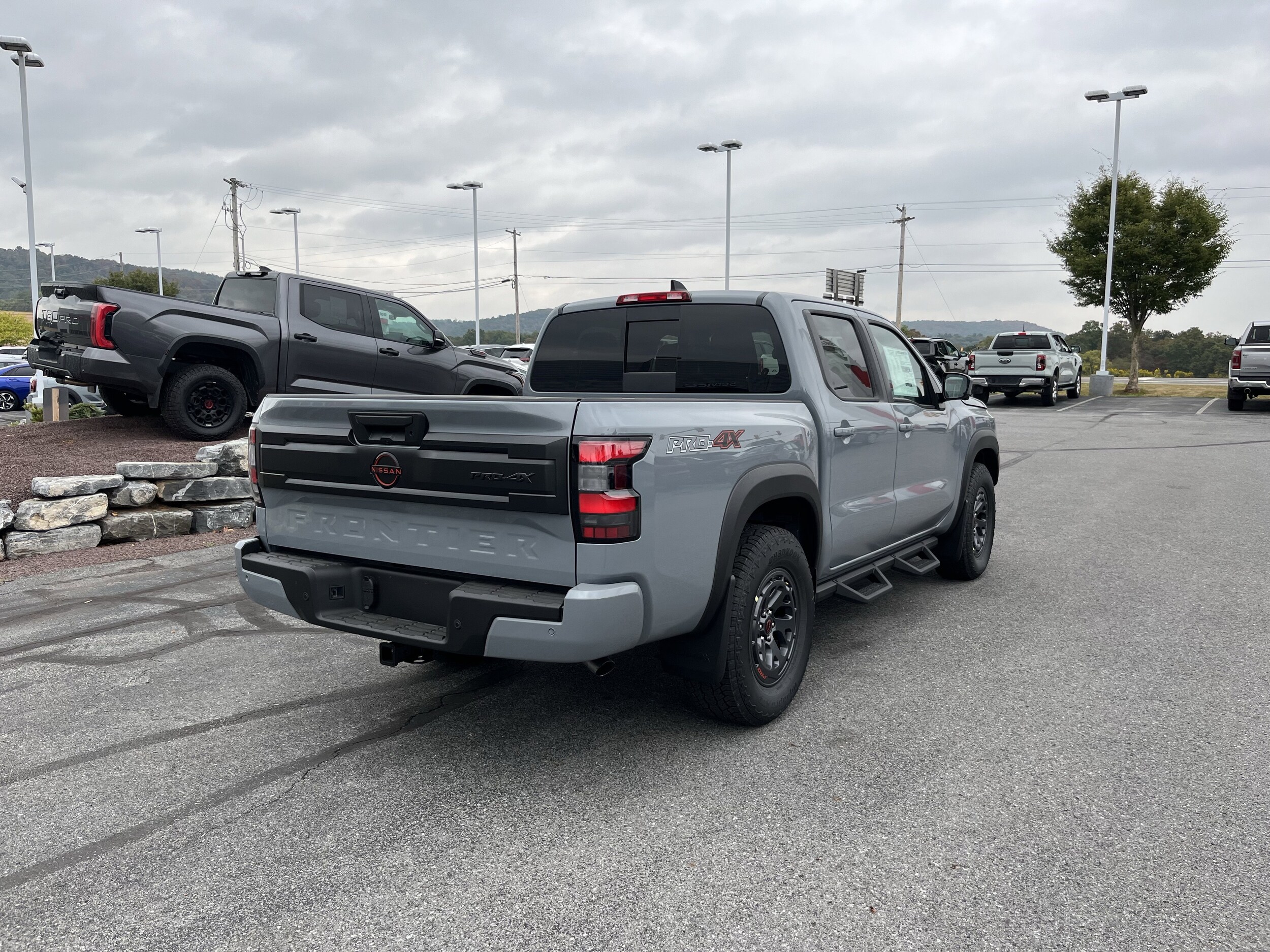 2026 Nissan Frontier PRO-4X photo 3