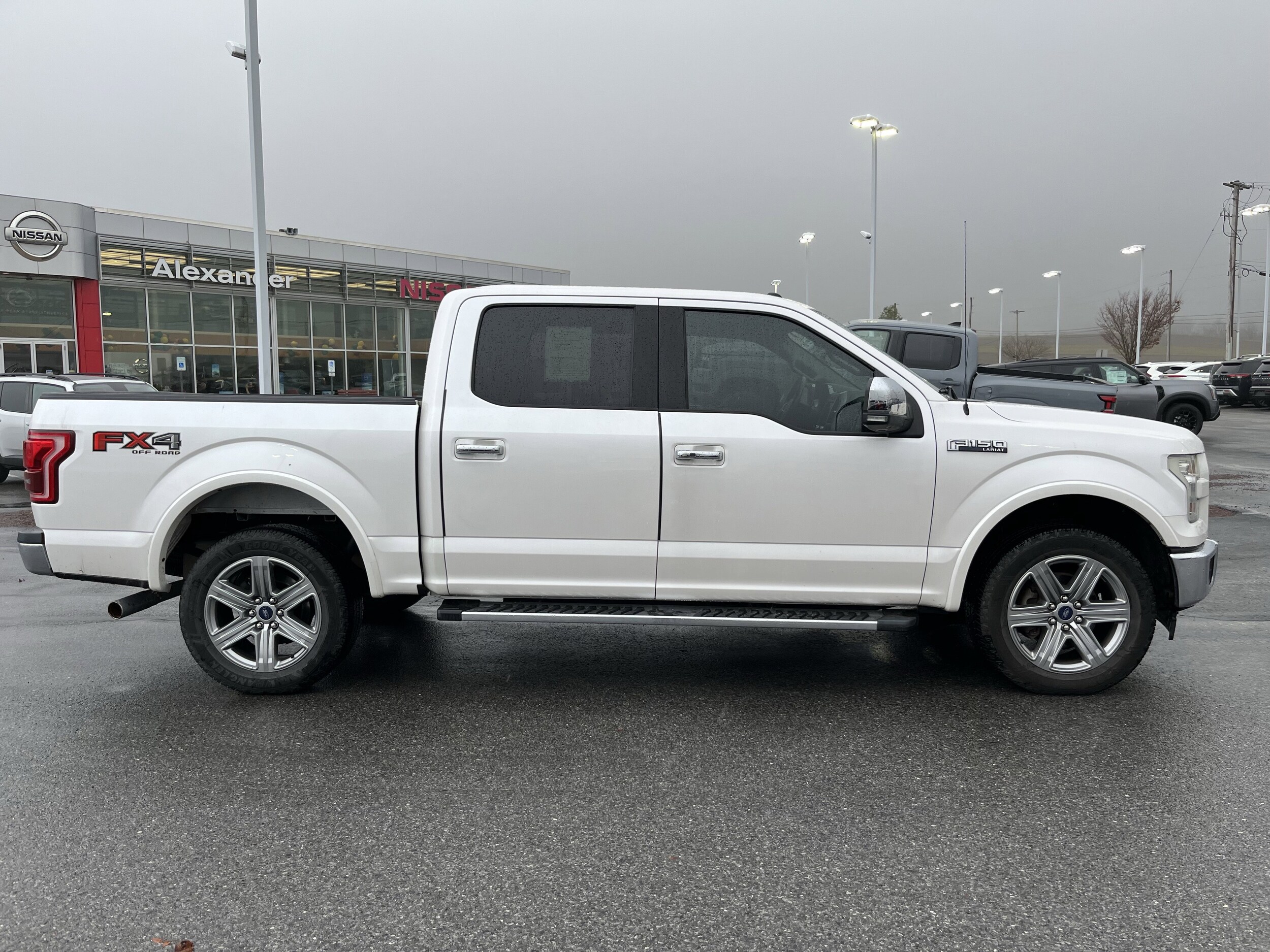 2017 Ford F-150 Lariat photo 2