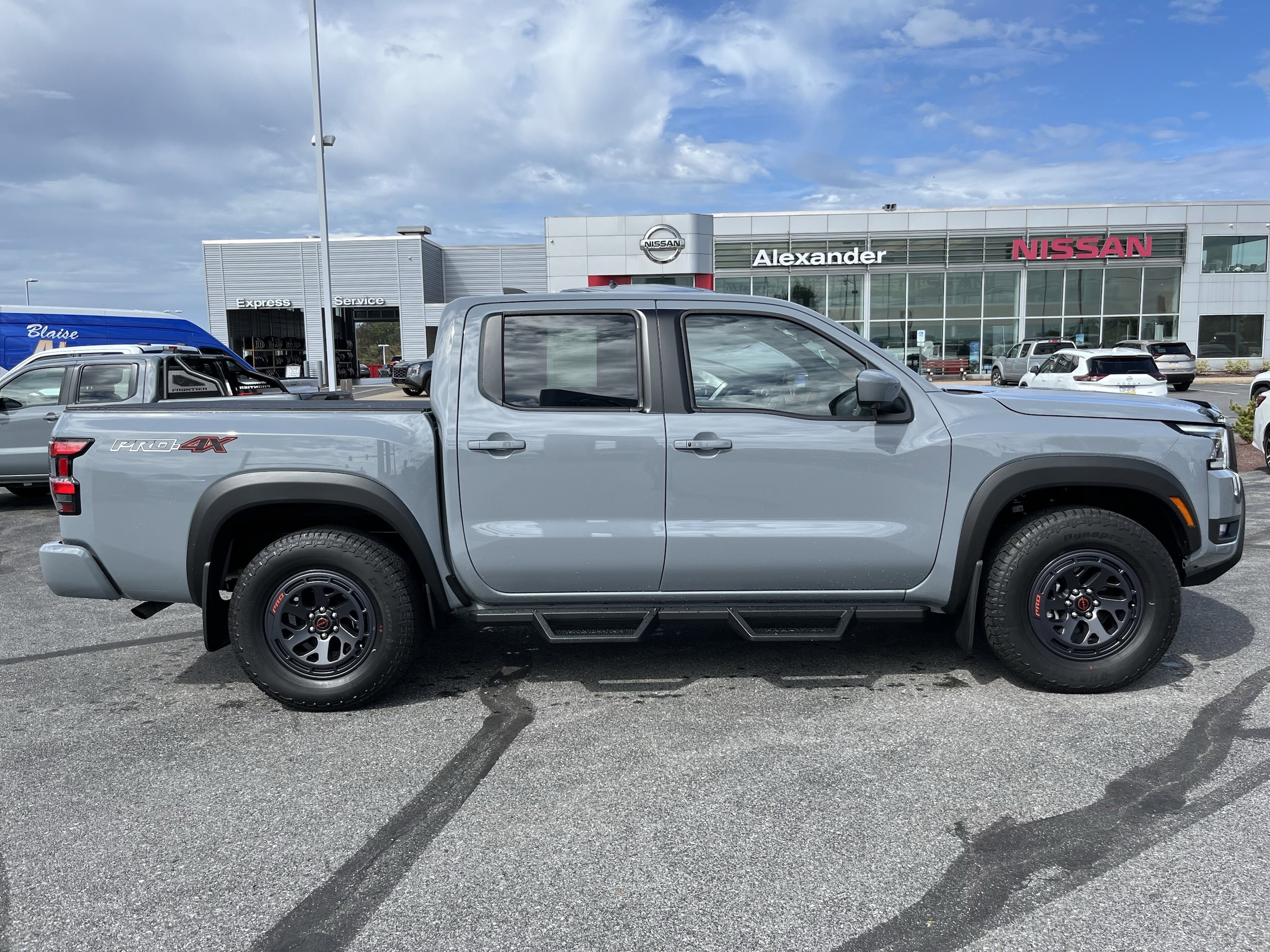2025 Nissan Frontier Crew Cab PRO-4X photo 2