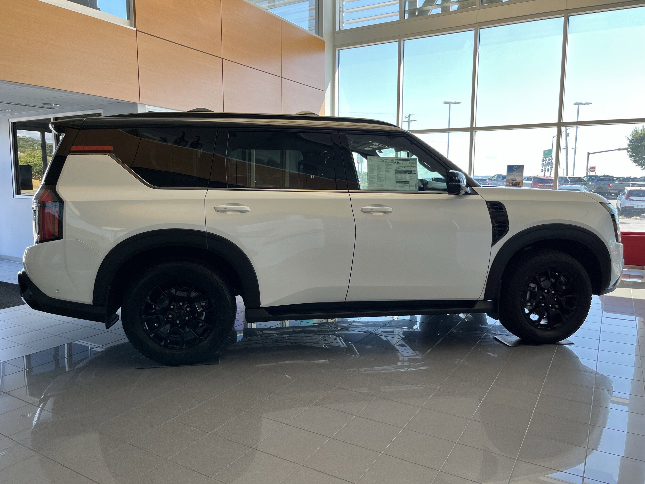 2025 Nissan Armada photo 2
