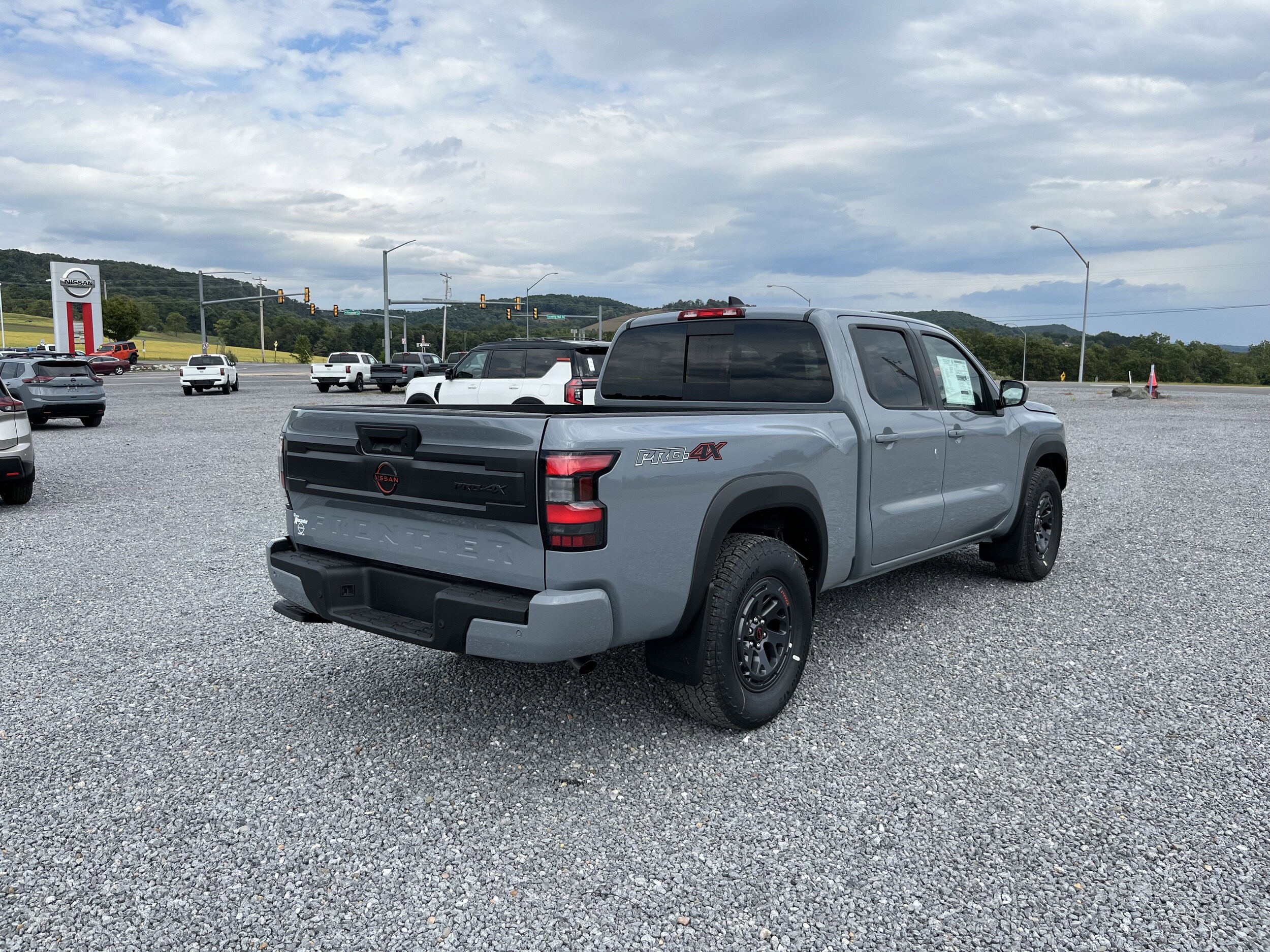 2025 Nissan Frontier PRO-4X photo 3