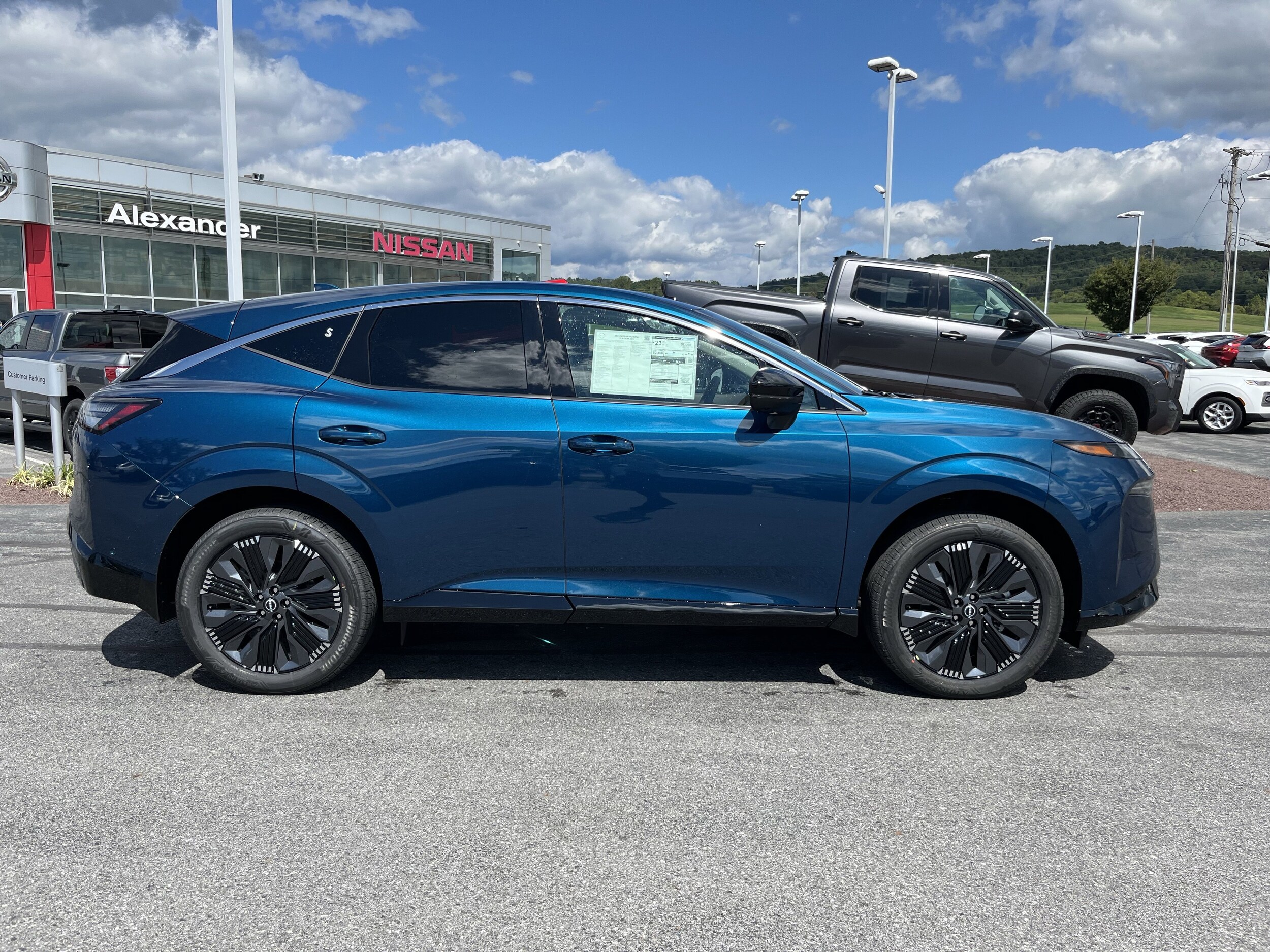 2025 Nissan Murano Platinum photo 2