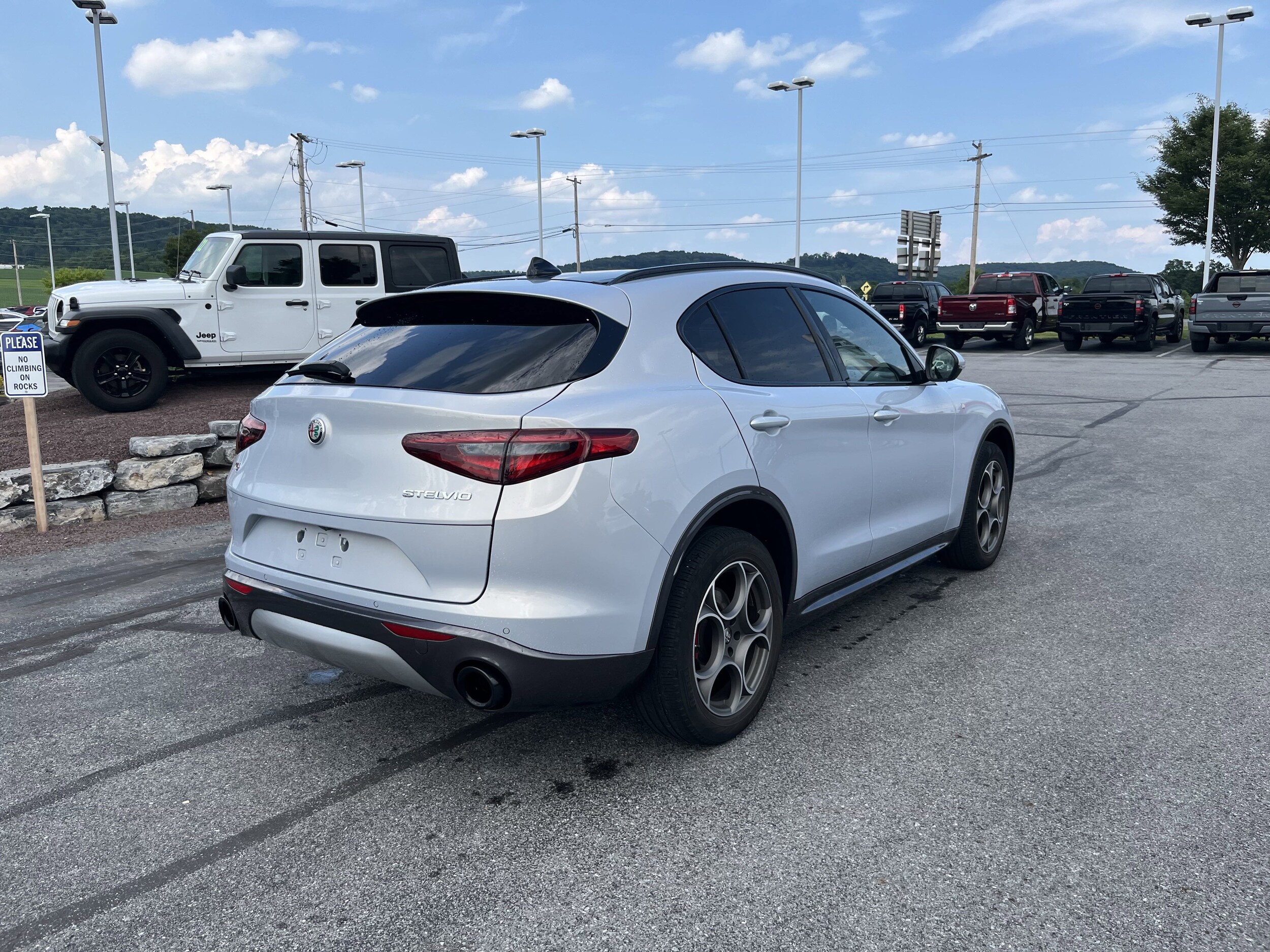 2022 Alfa Romeo Stelvio Ti photo 3
