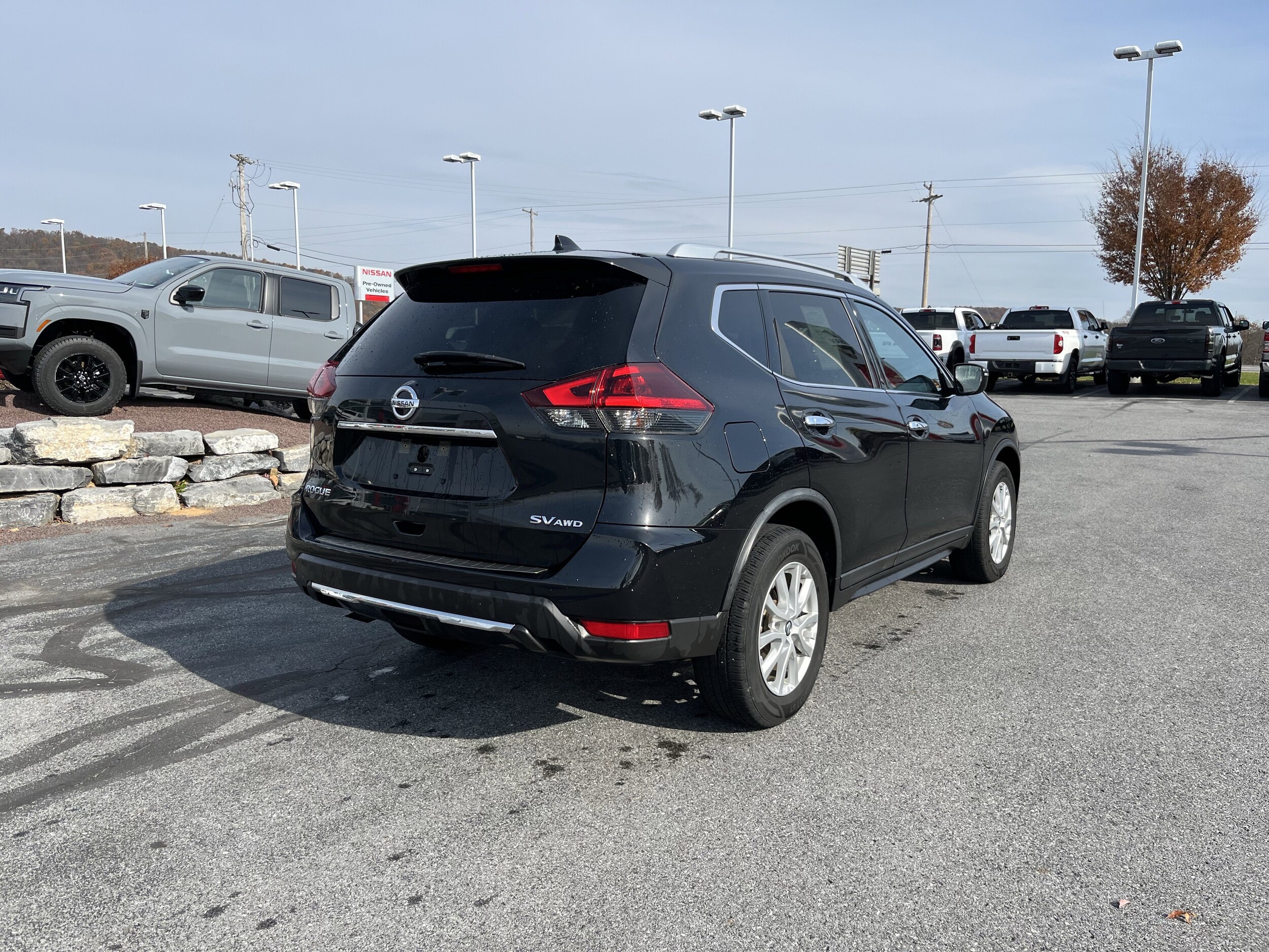 2018 Nissan Rogue AWD SV photo 2