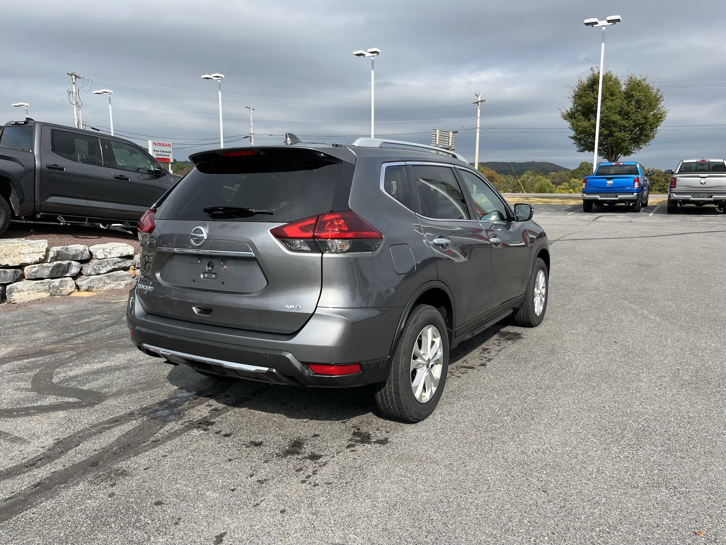 2018 Nissan Rogue AWD S photo 2