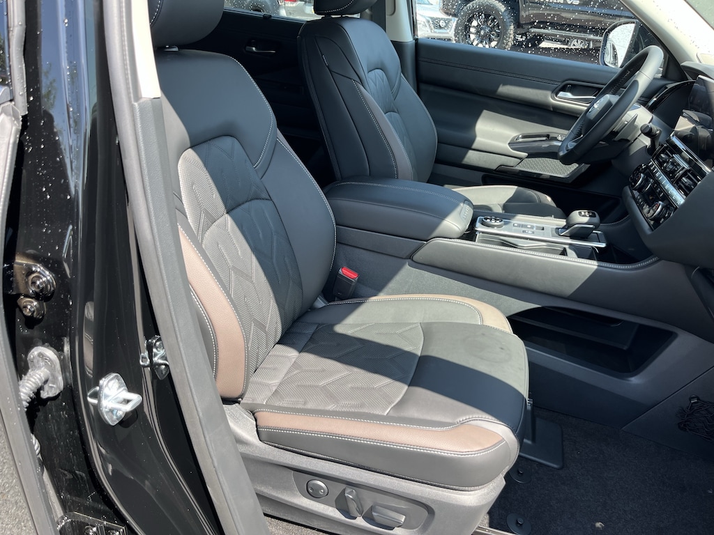 New 2026 Nissan Pathfinder Platinum SUV