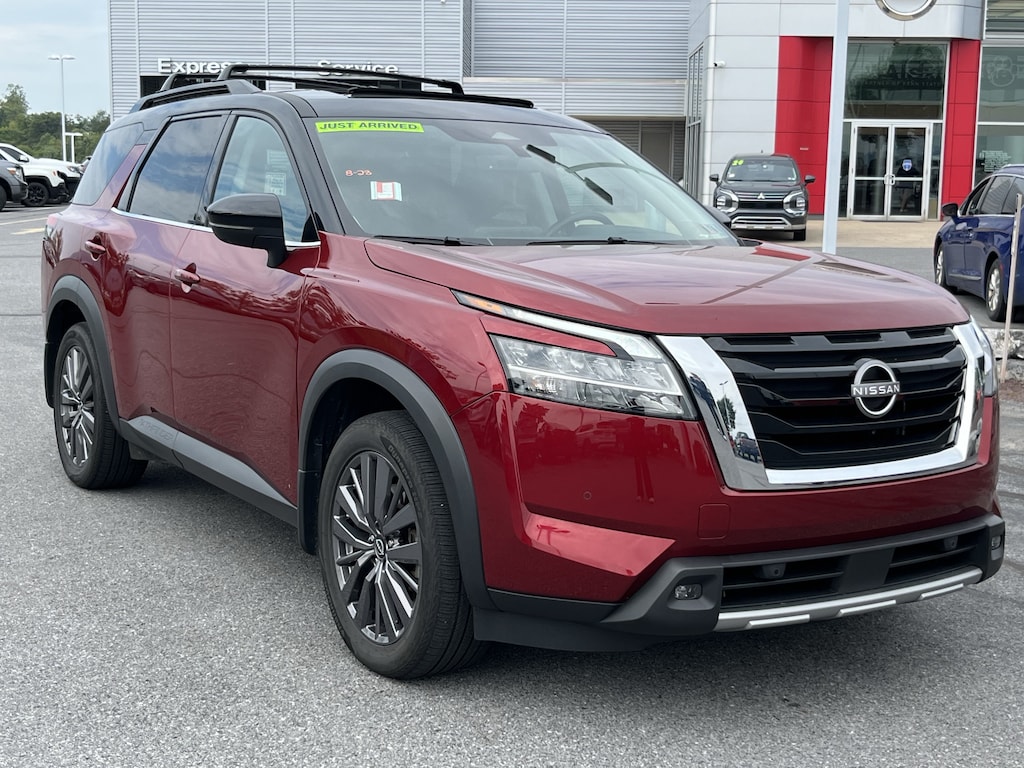 Used 2024 Nissan Pathfinder SL SUV