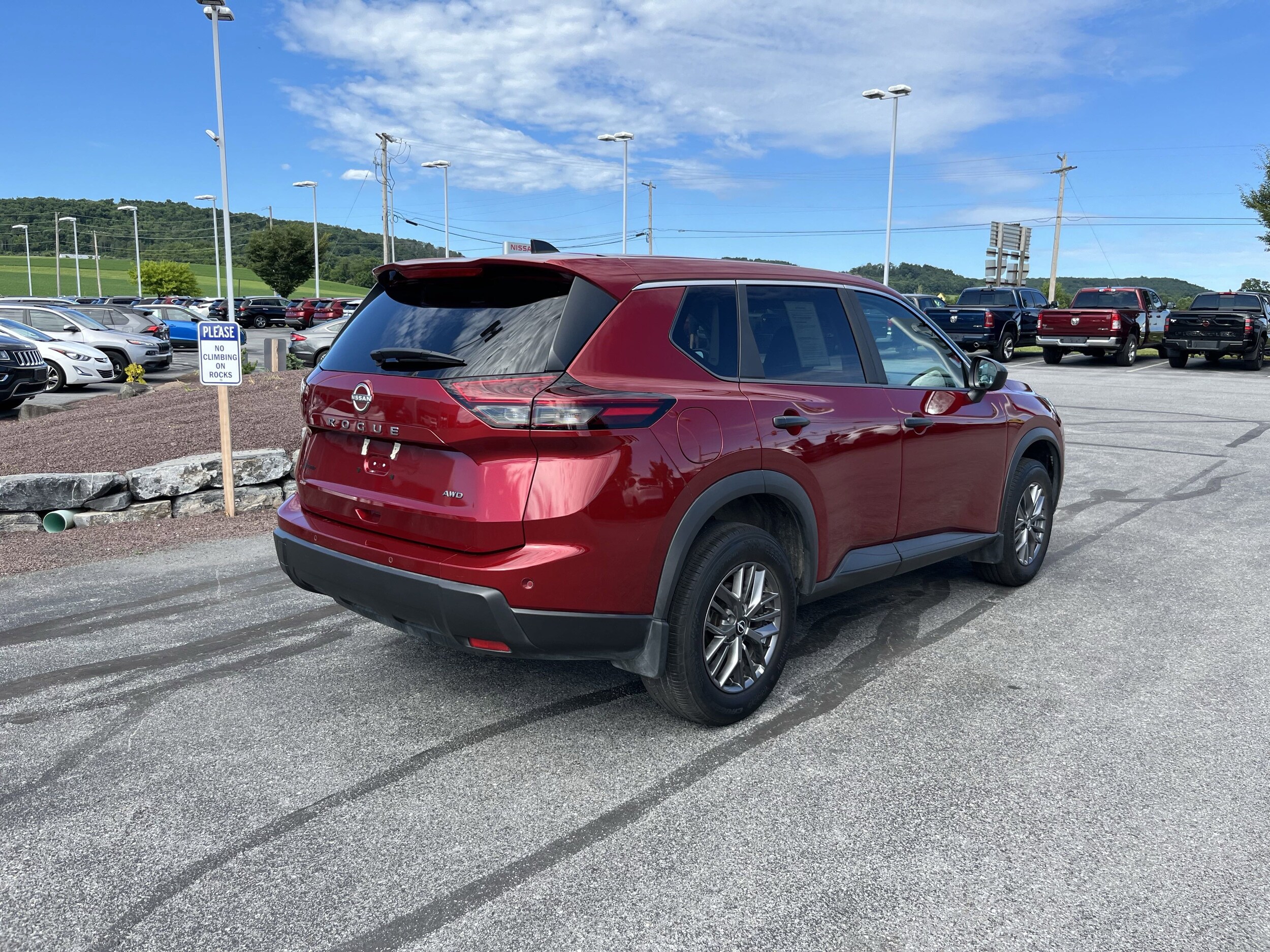 2024 Nissan Rogue AWD S photo 3