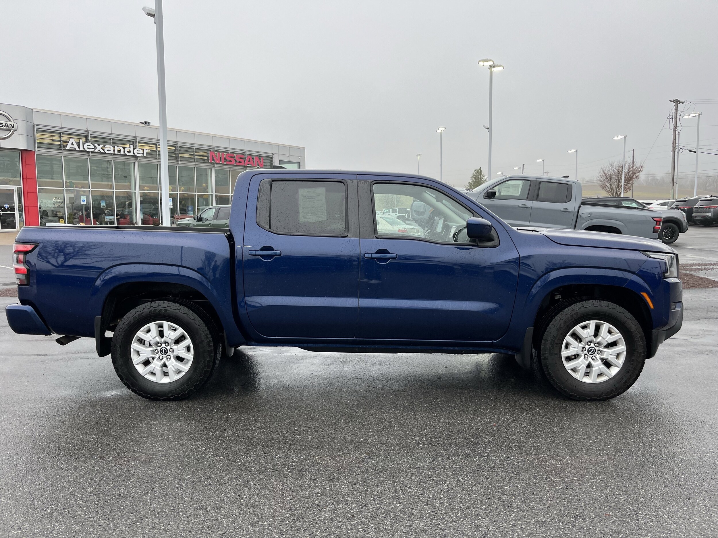 2023 Nissan Frontier Crew Cab SV photo 2