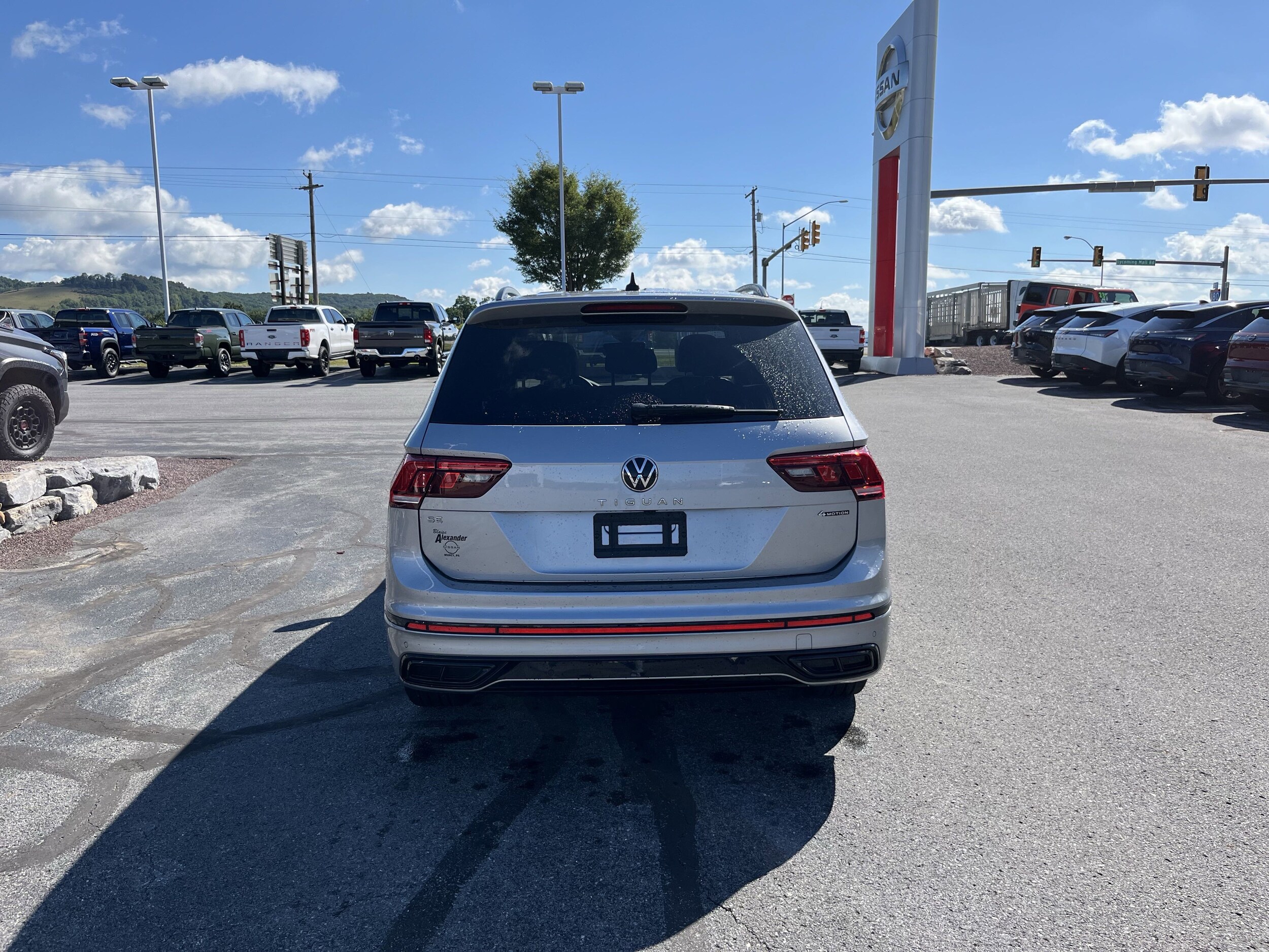 2022 Volkswagen Tiguan SE R-Line Black photo 3