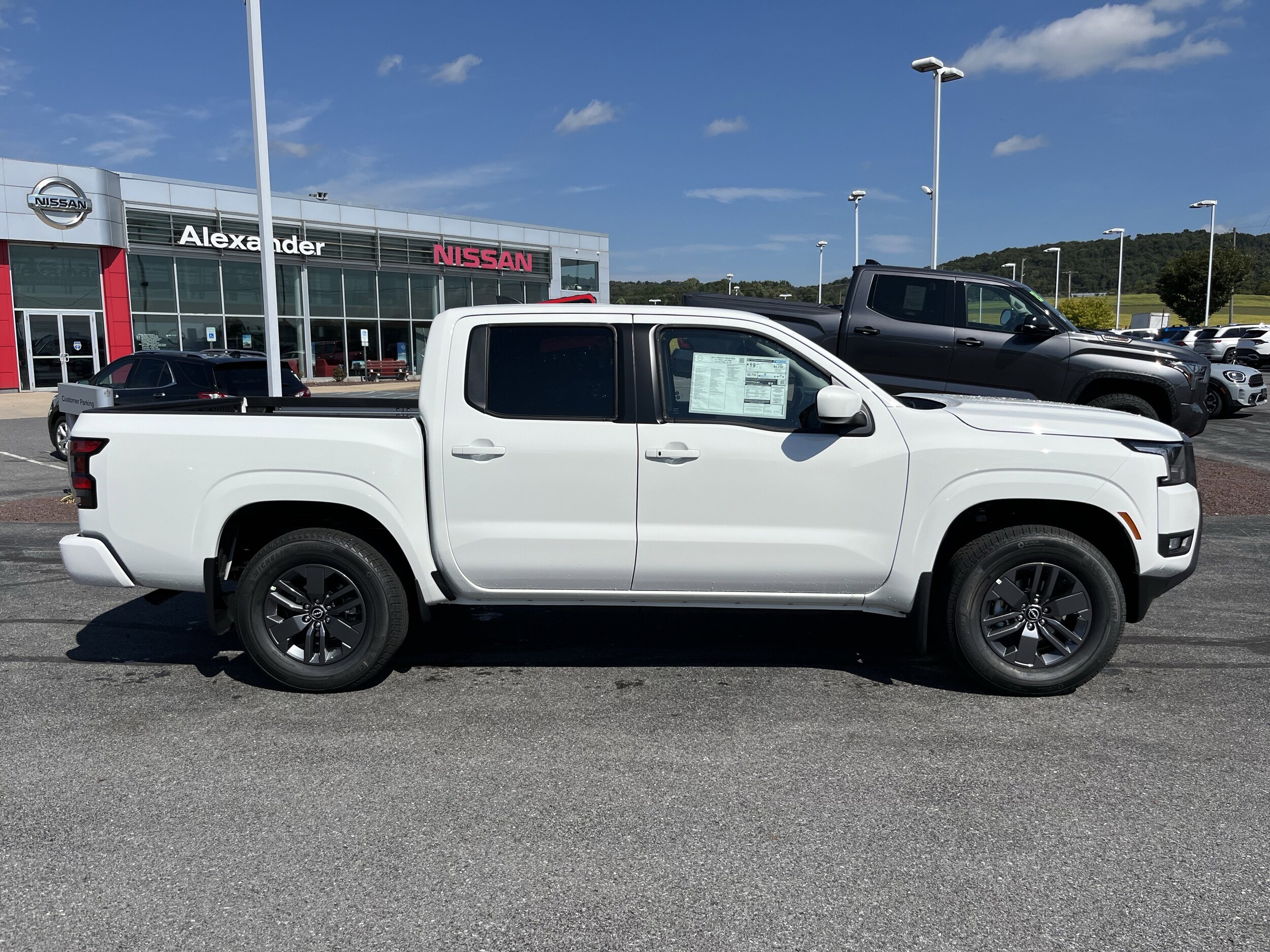 2025 Nissan Frontier SV photo 2
