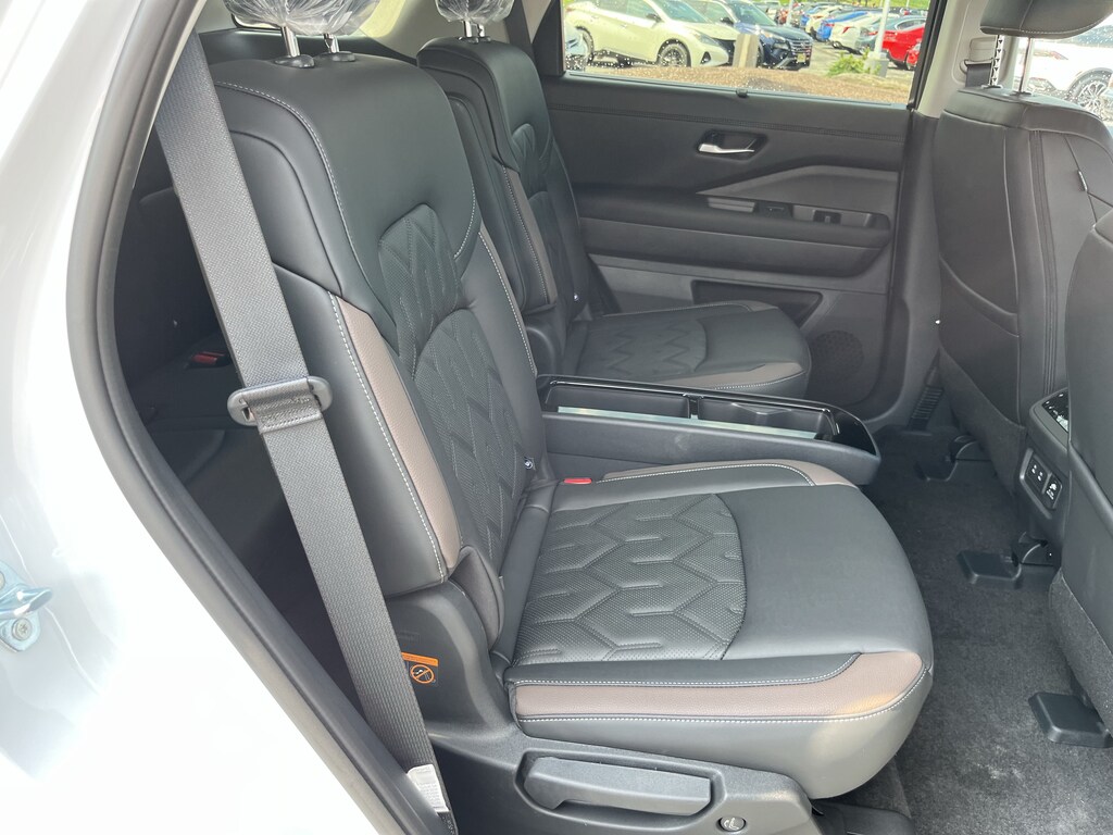 New 2026 Nissan Pathfinder Platinum SUV