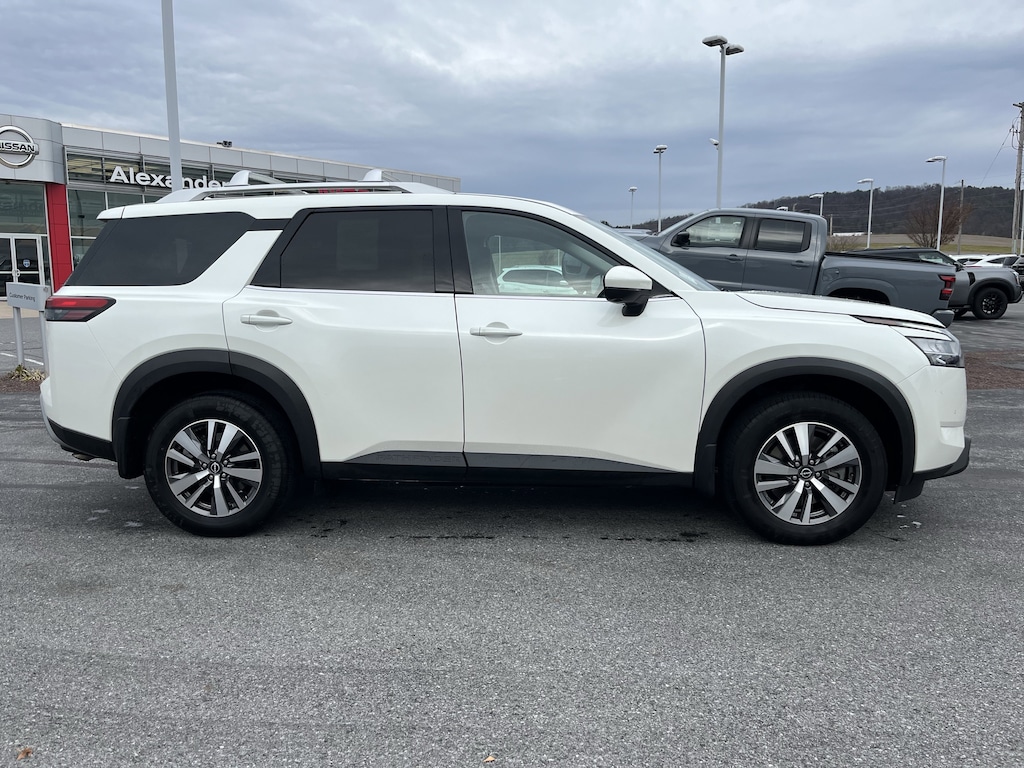 Used 2023 Nissan Pathfinder SL SUV