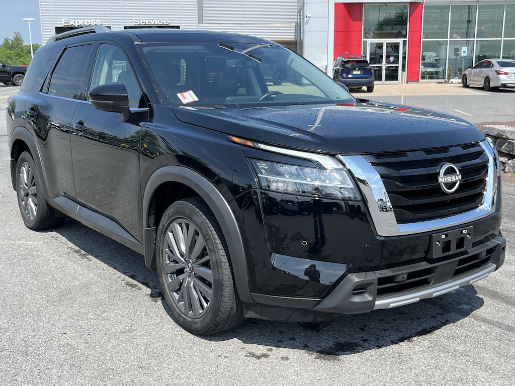 Used 2024 Nissan Pathfinder SL SUV