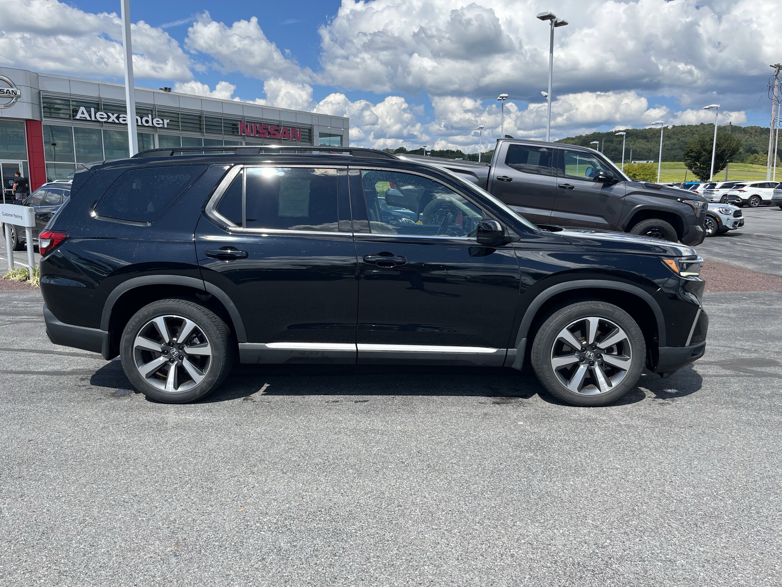 2023 Honda Pilot Elite photo 2