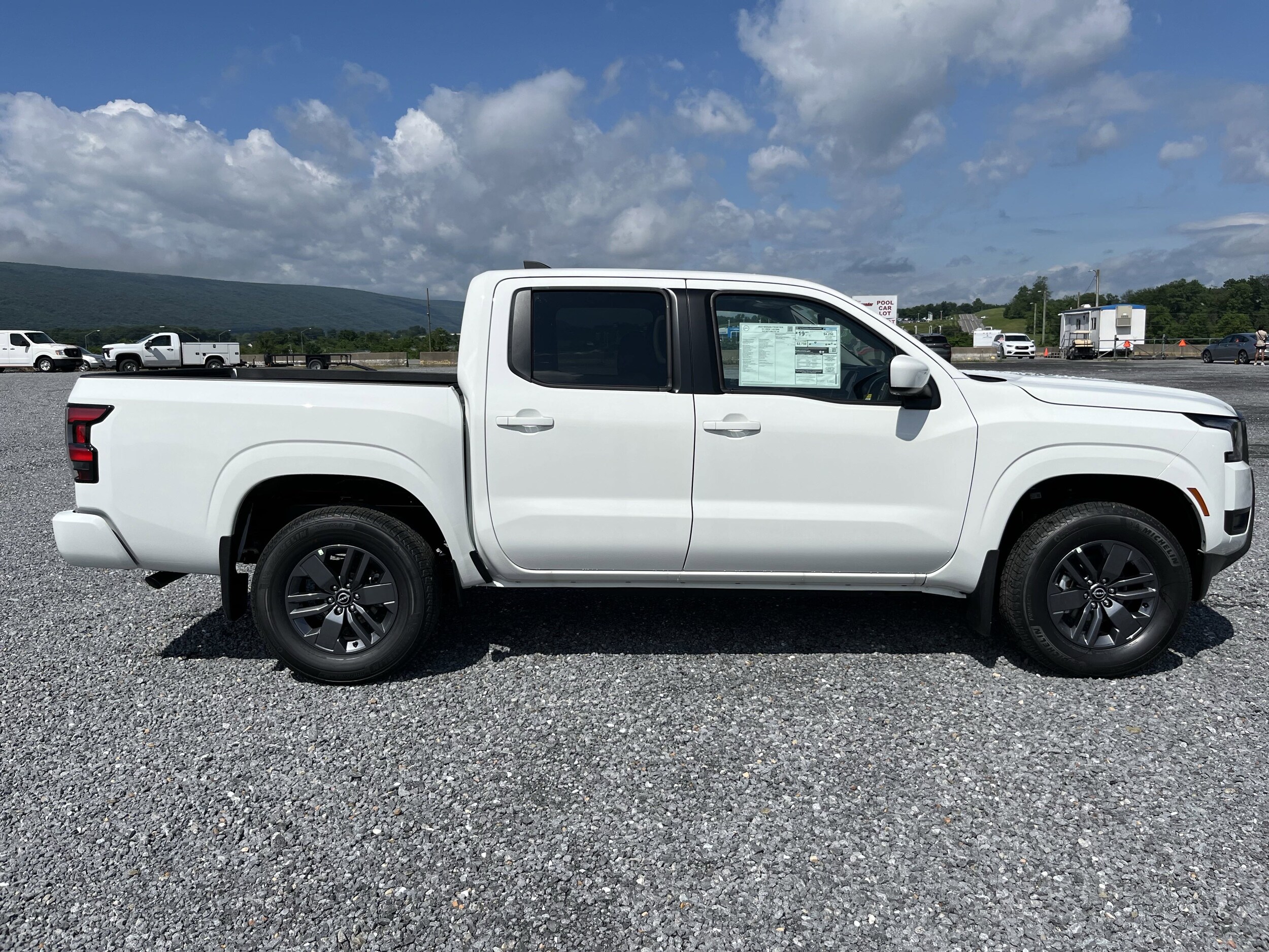 2025 Nissan Frontier SV photo 2