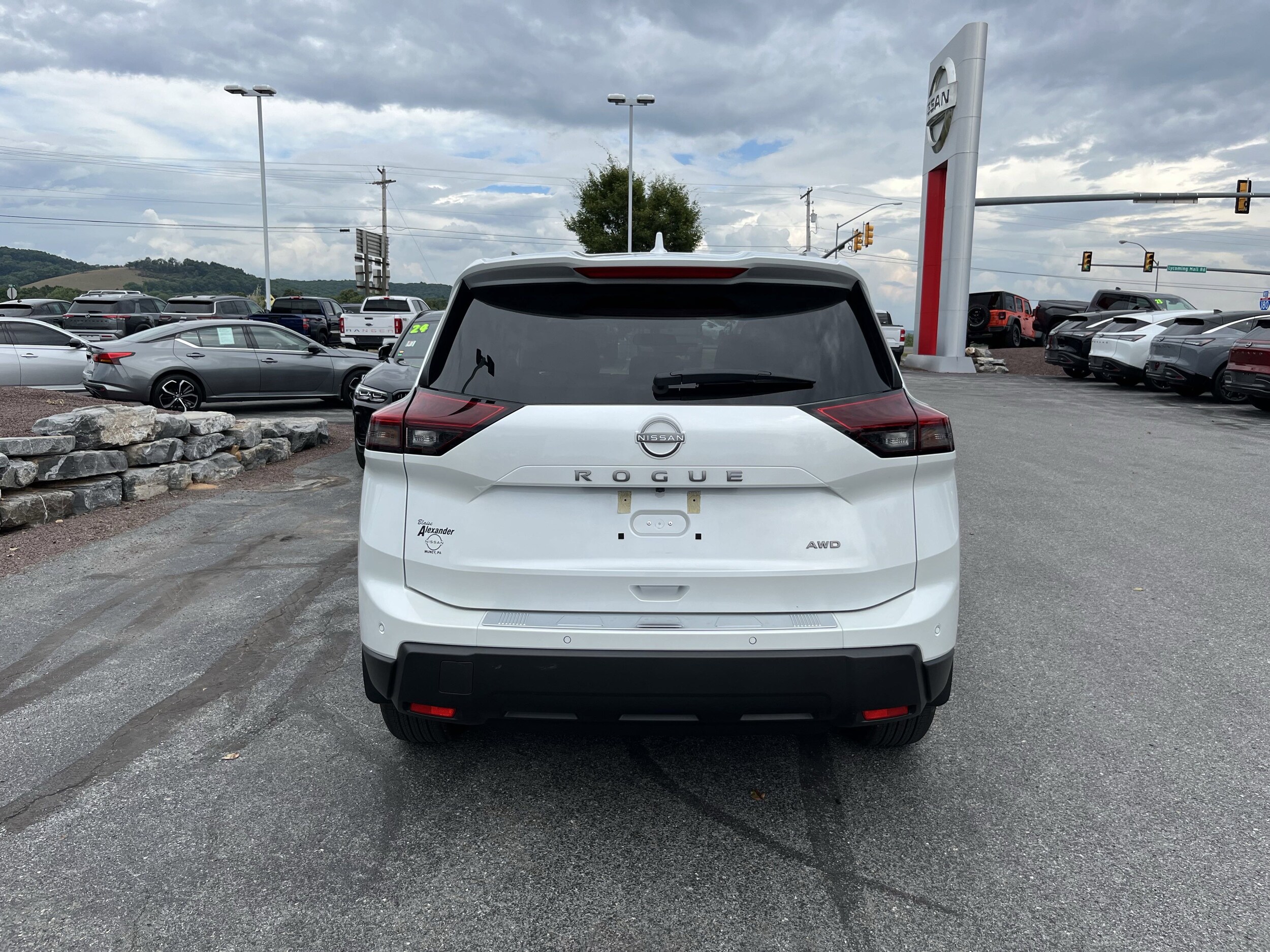 2025 Nissan Rogue AWD SV photo 4