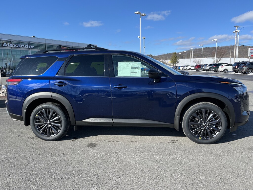 New 2026 Nissan Pathfinder SL SUV