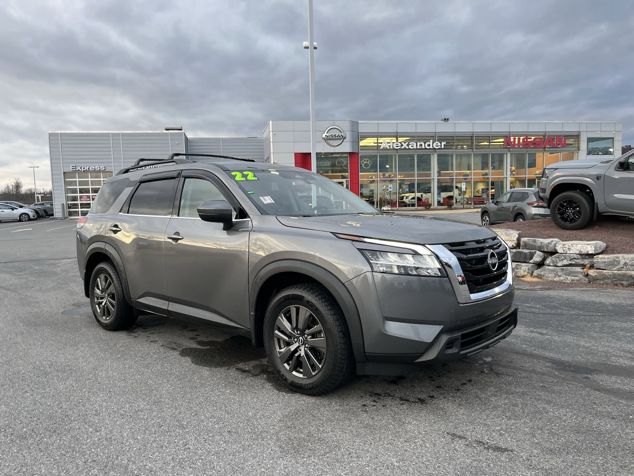 2022 Nissan Pathfinder SV's photo